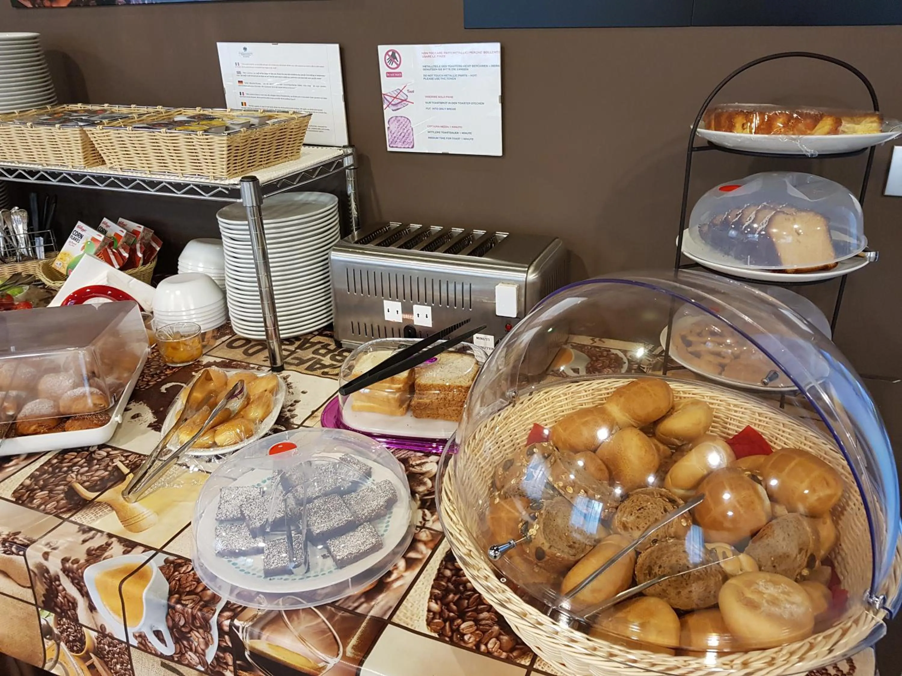 Restaurant/places to eat in Hotel Raffaello