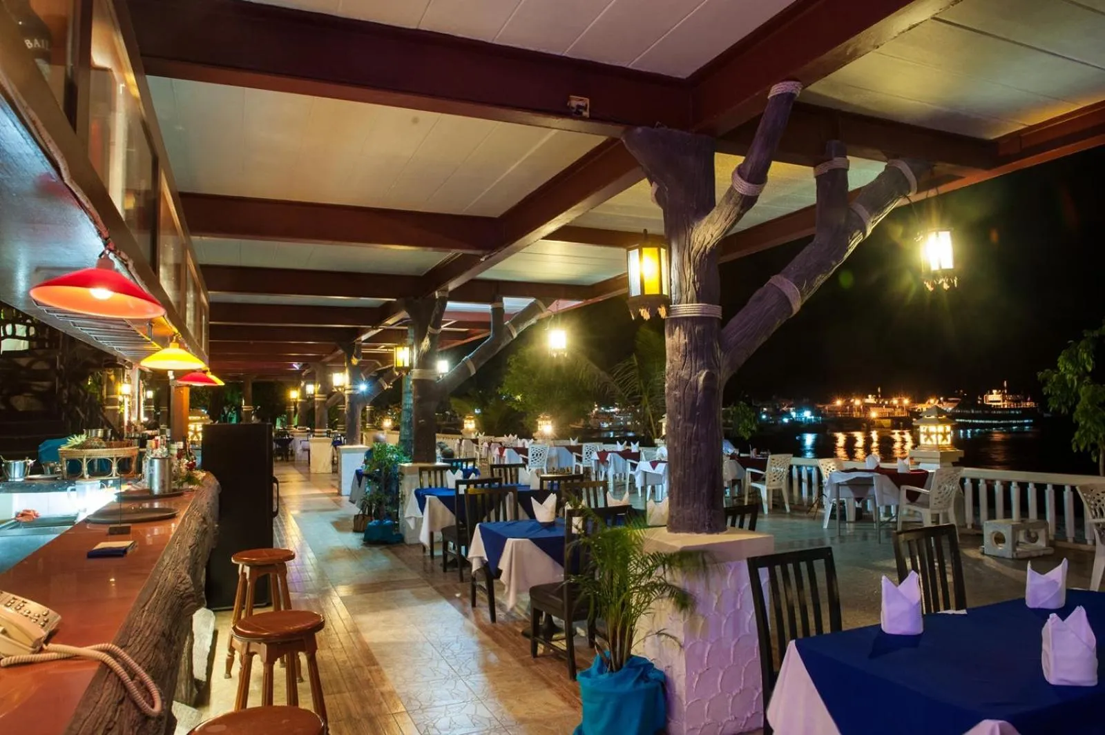 Restaurant/places to eat in Phi Phi Island Cabana Hotel