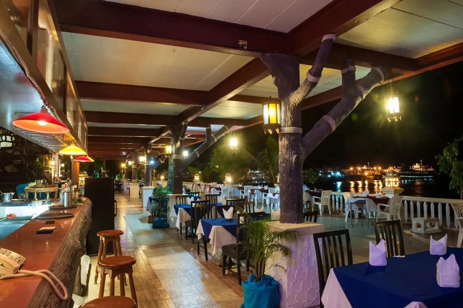 Restaurant/places to eat in Phi Phi Island Cabana Hotel Restaurant/places to eat in Phi Phi Island Cabana Hotel