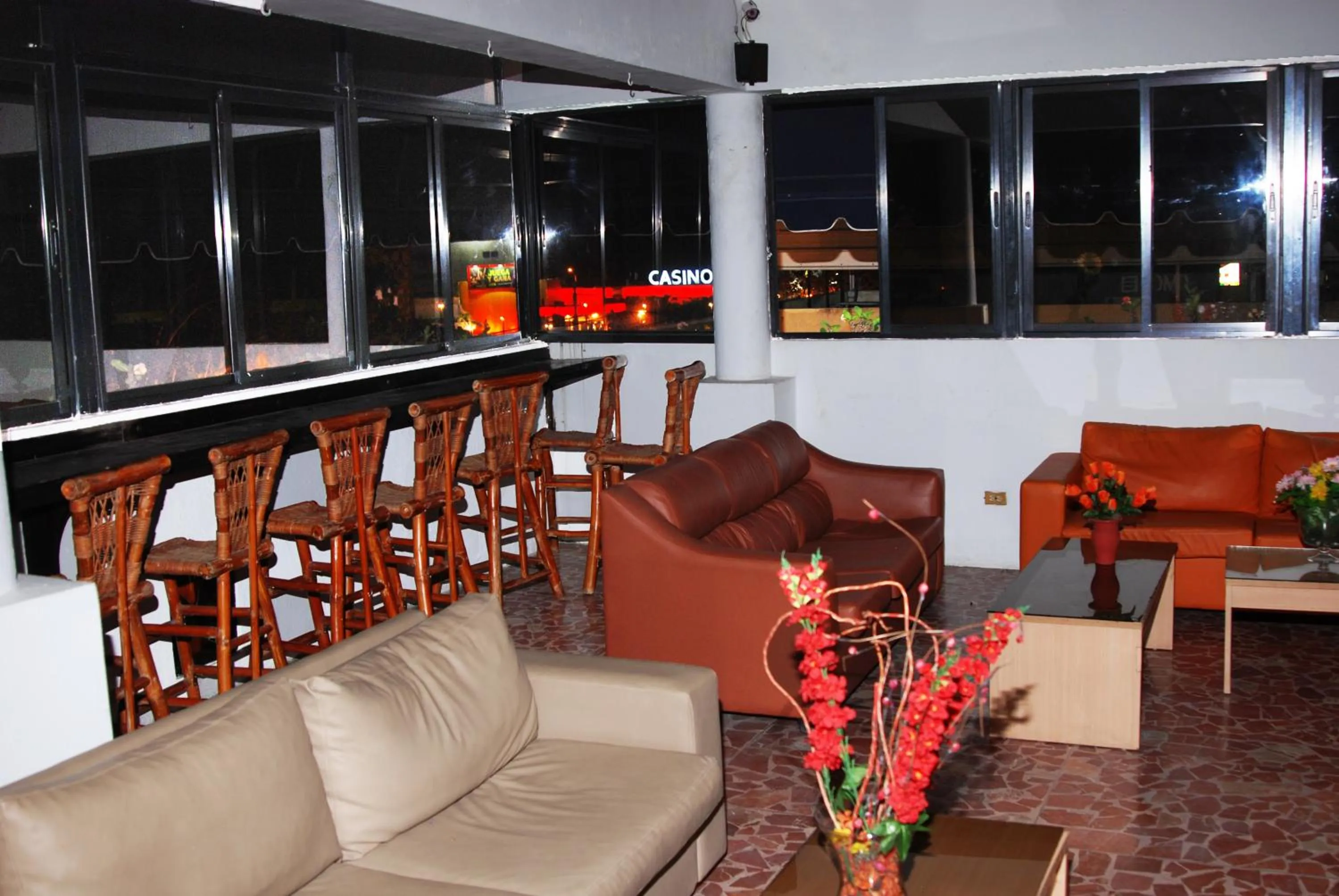 Living room in Royal Palace Hotel