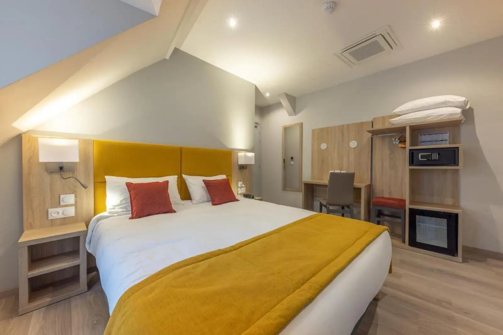 Double Room in Hotel Saint Augustin Double Room in Hotel Saint Augustin