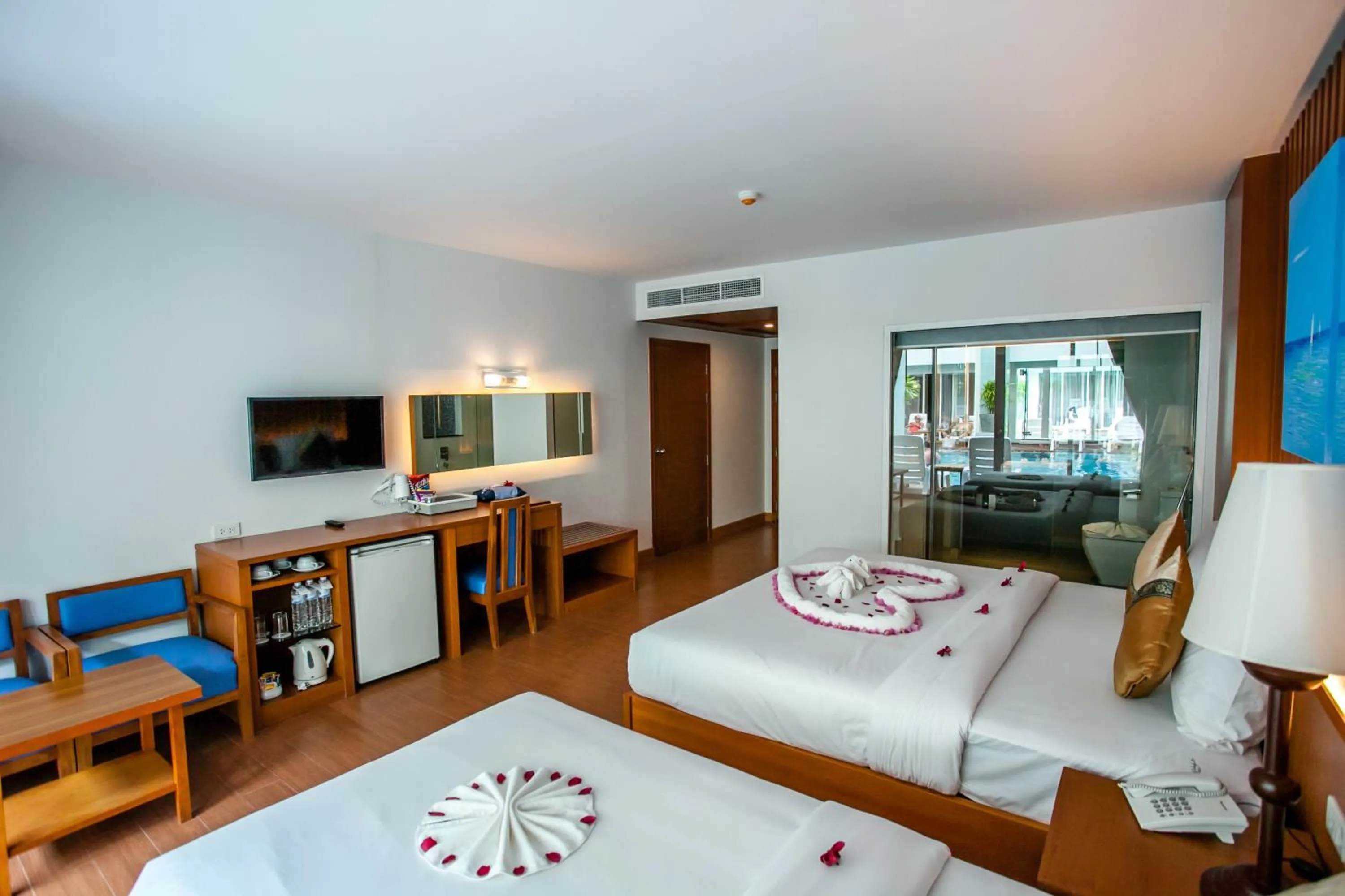 Bed in Phi Phi Harbour View Hotel-SHA Extra Plus