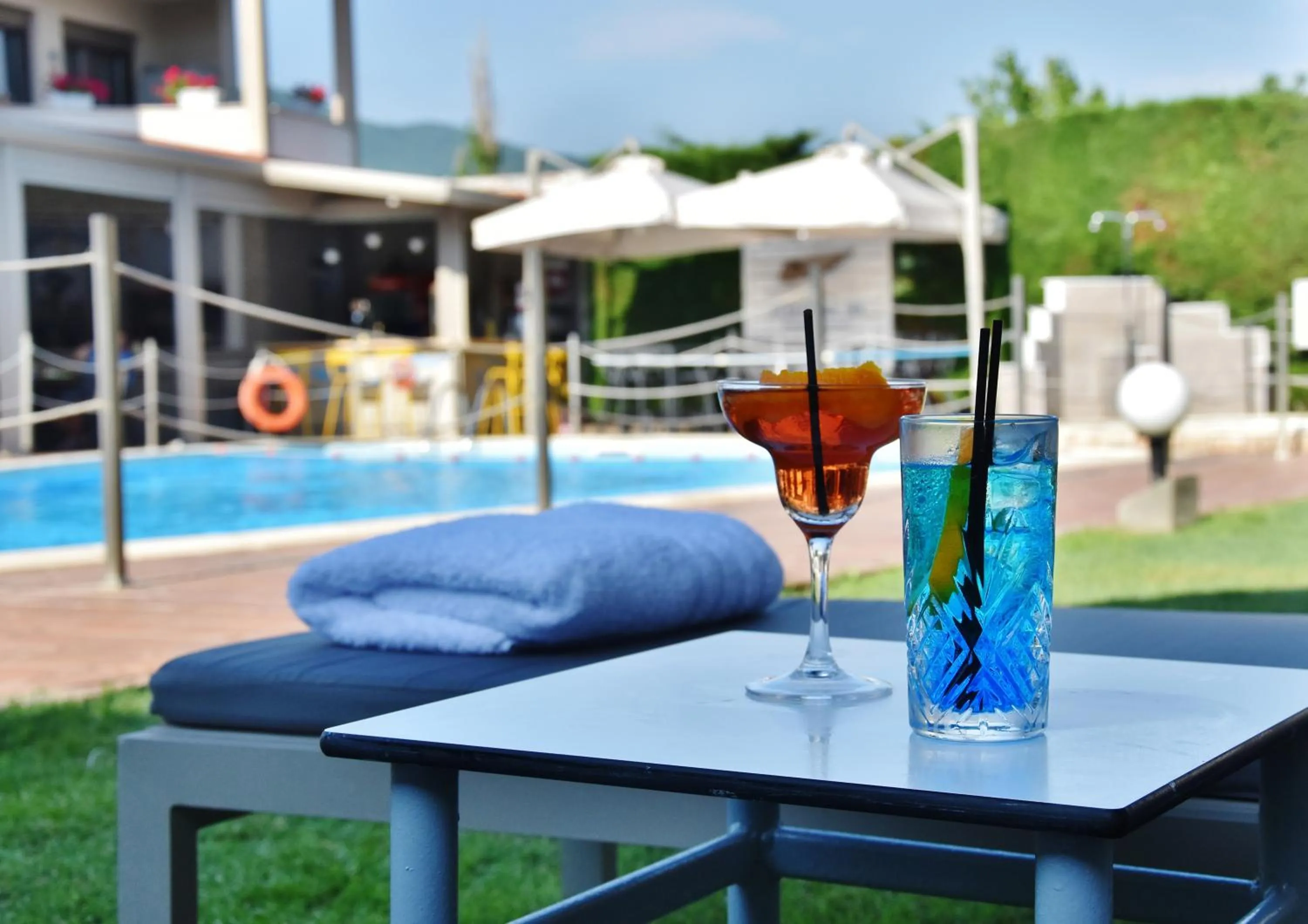 Swimming pool in Alexander Inn