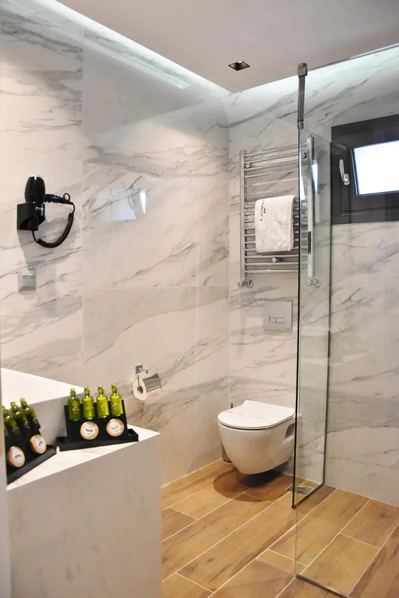 Bathroom in Alexander Inn Bathroom in Alexander Inn