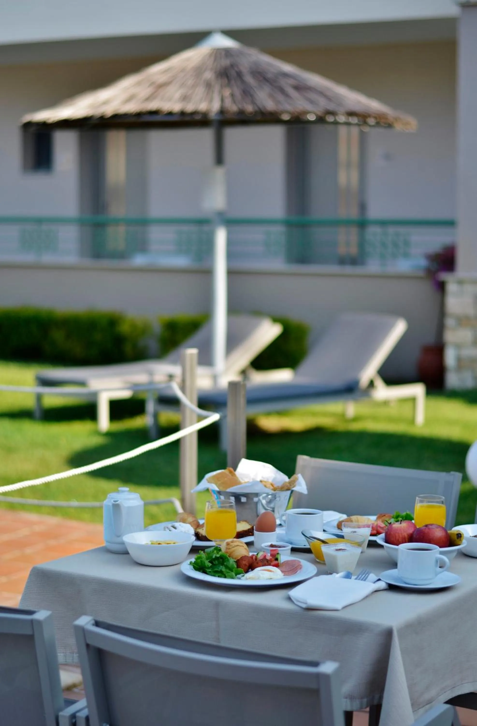 Swimming pool in Alexander Inn