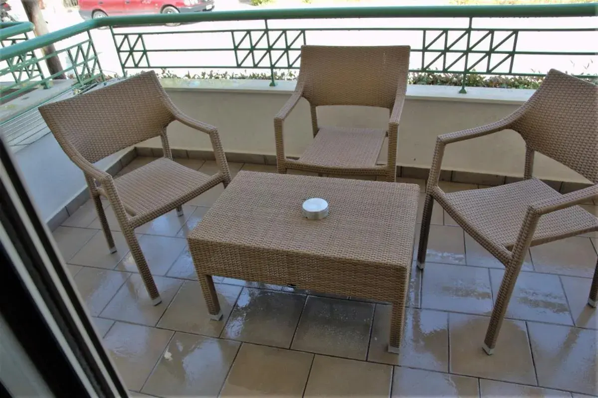 Standard Triple Room in Alexander Inn Standard Triple Room in Alexander Inn