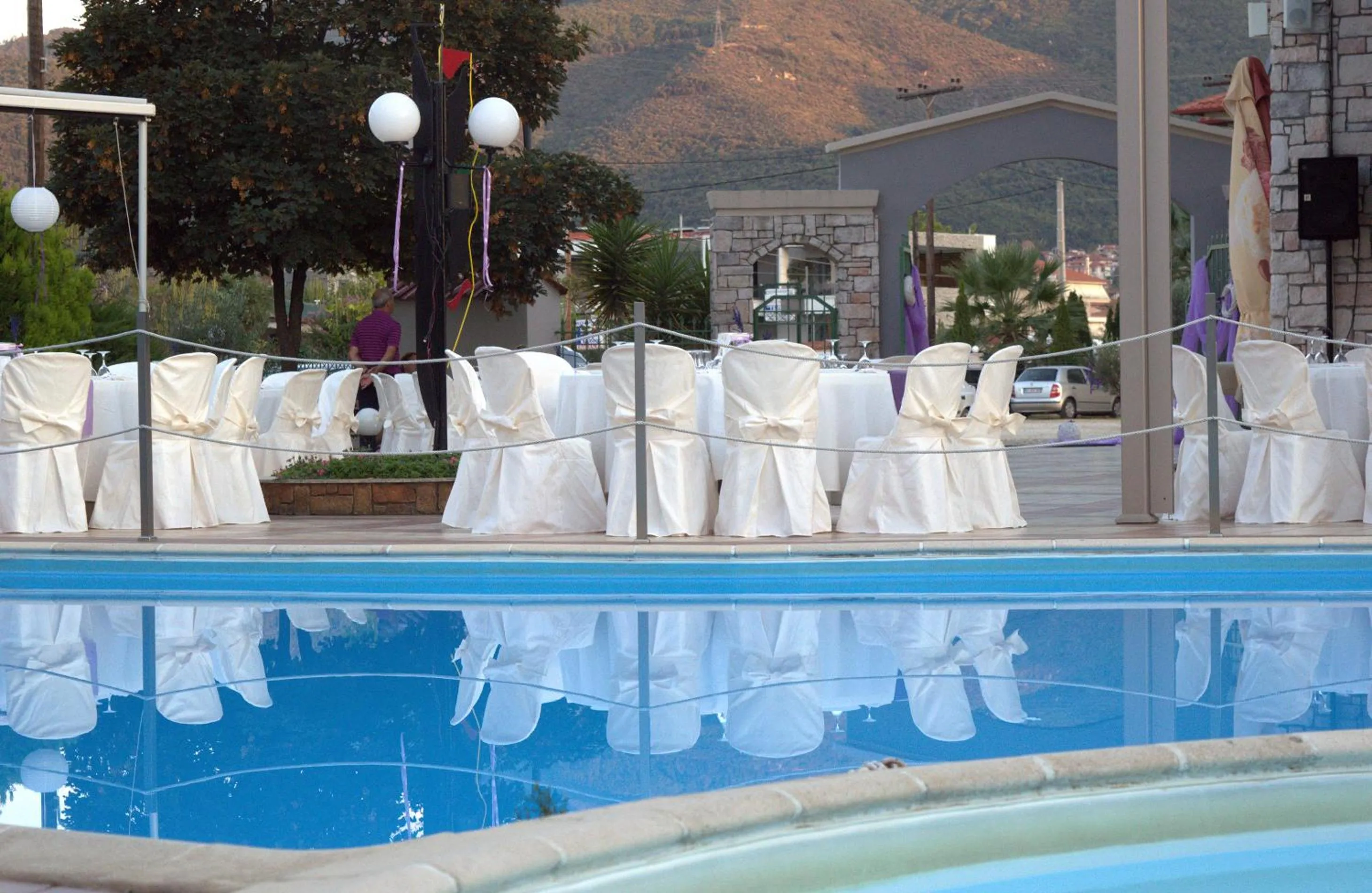 Swimming pool in Alexander Inn