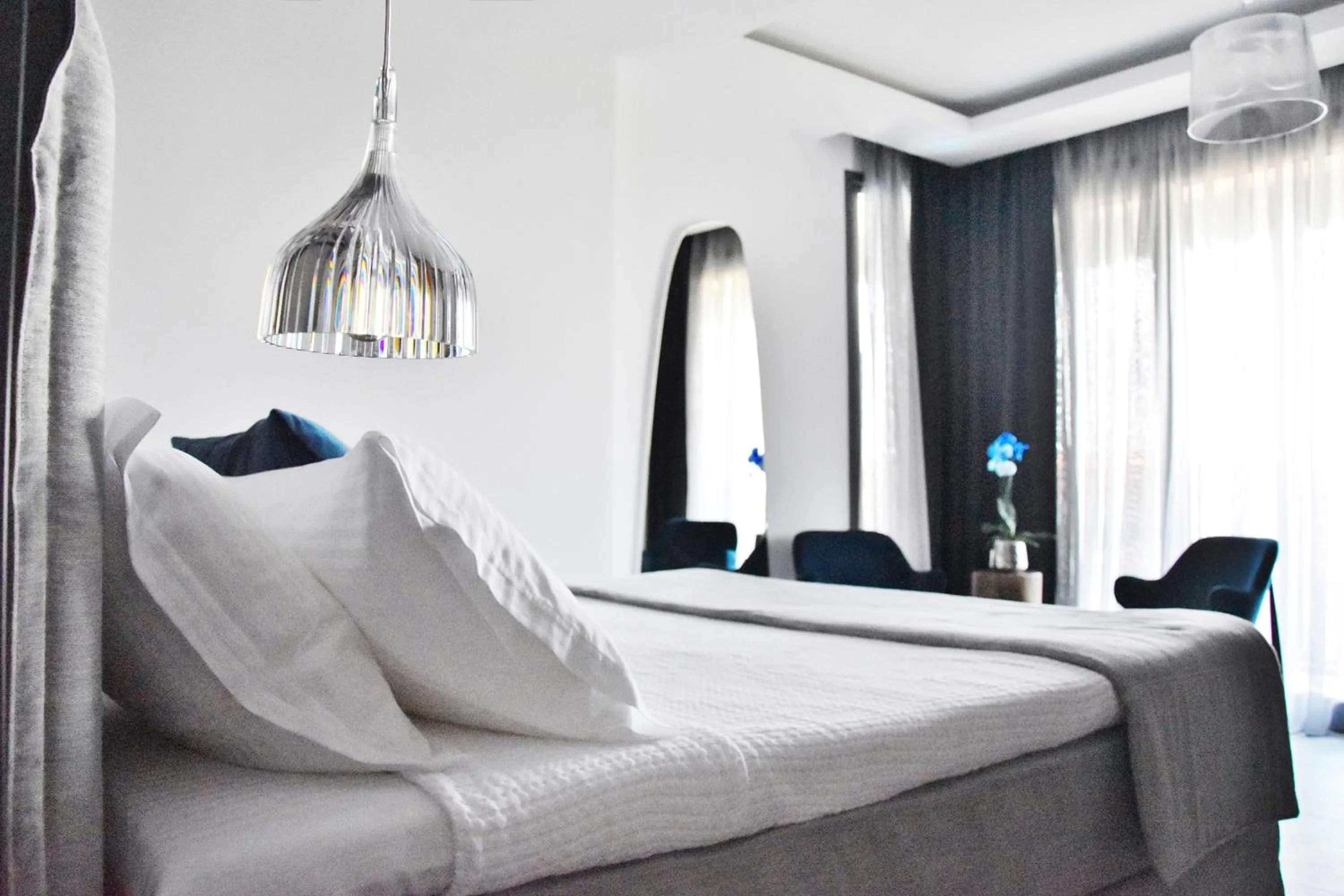 Photo of the whole room, Bed in Alexander Inn