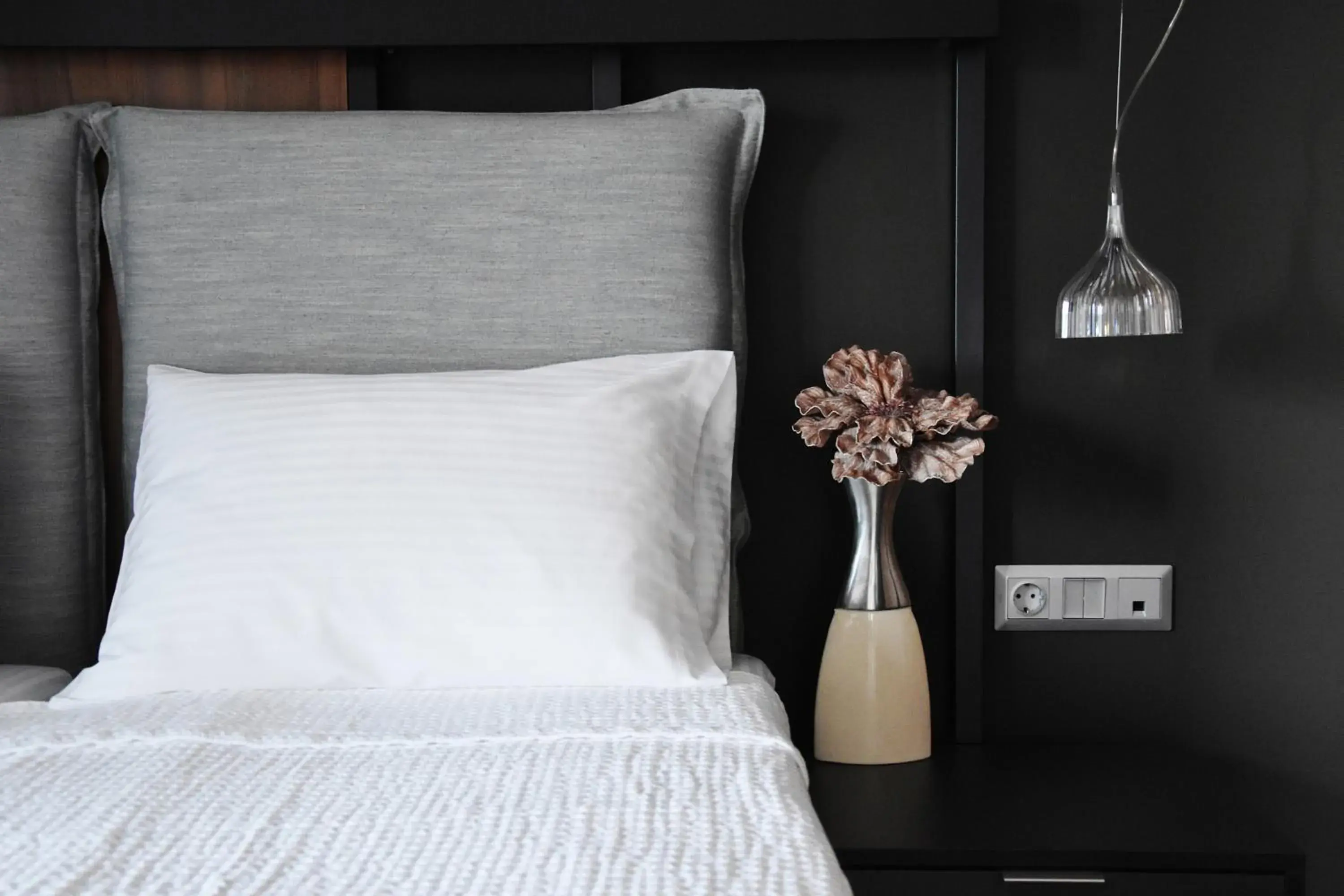 Decorative detail, Bed in Alexander Inn Decorative detail, Bed in Alexander Inn