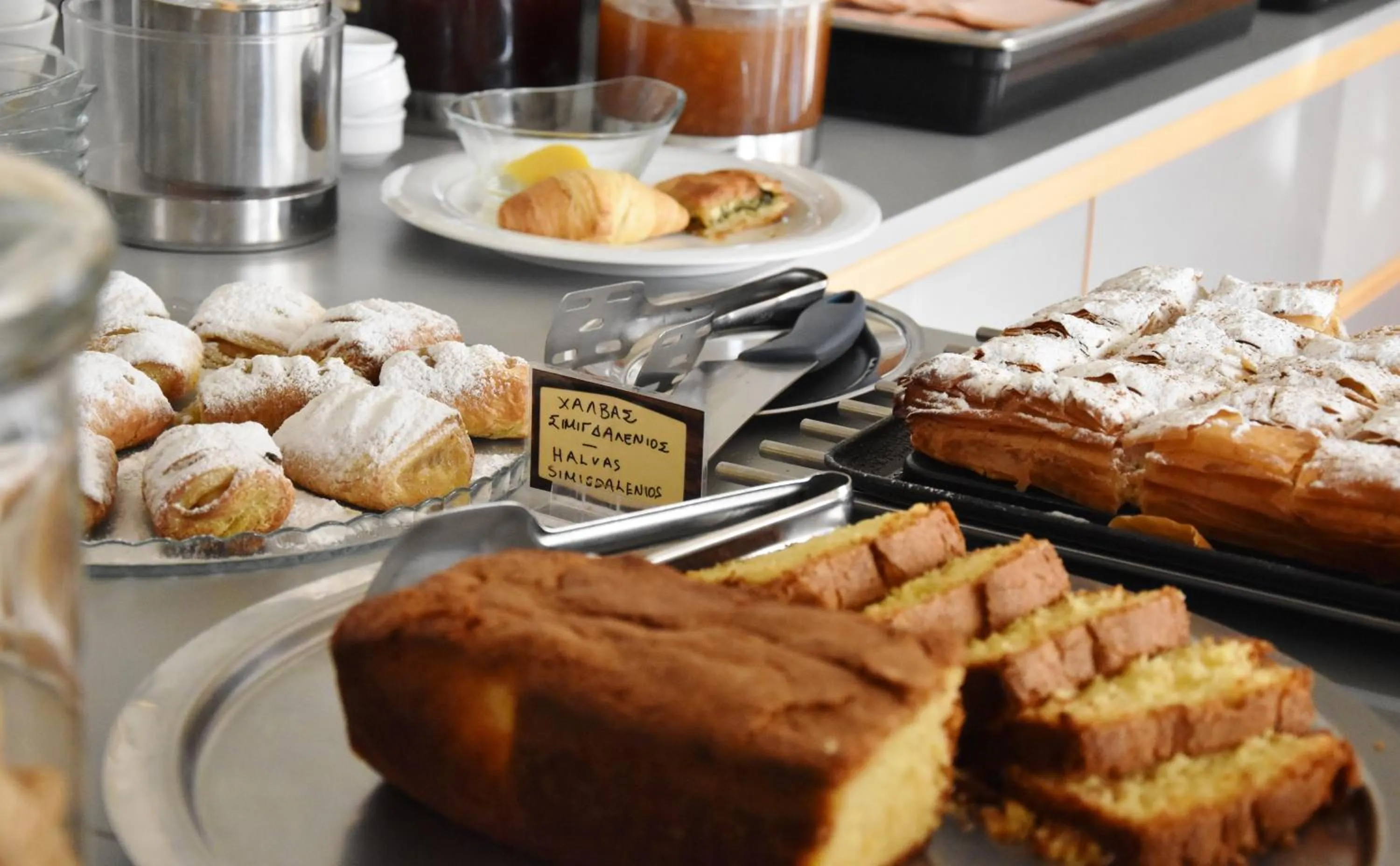 Buffet breakfast in Alexander Inn