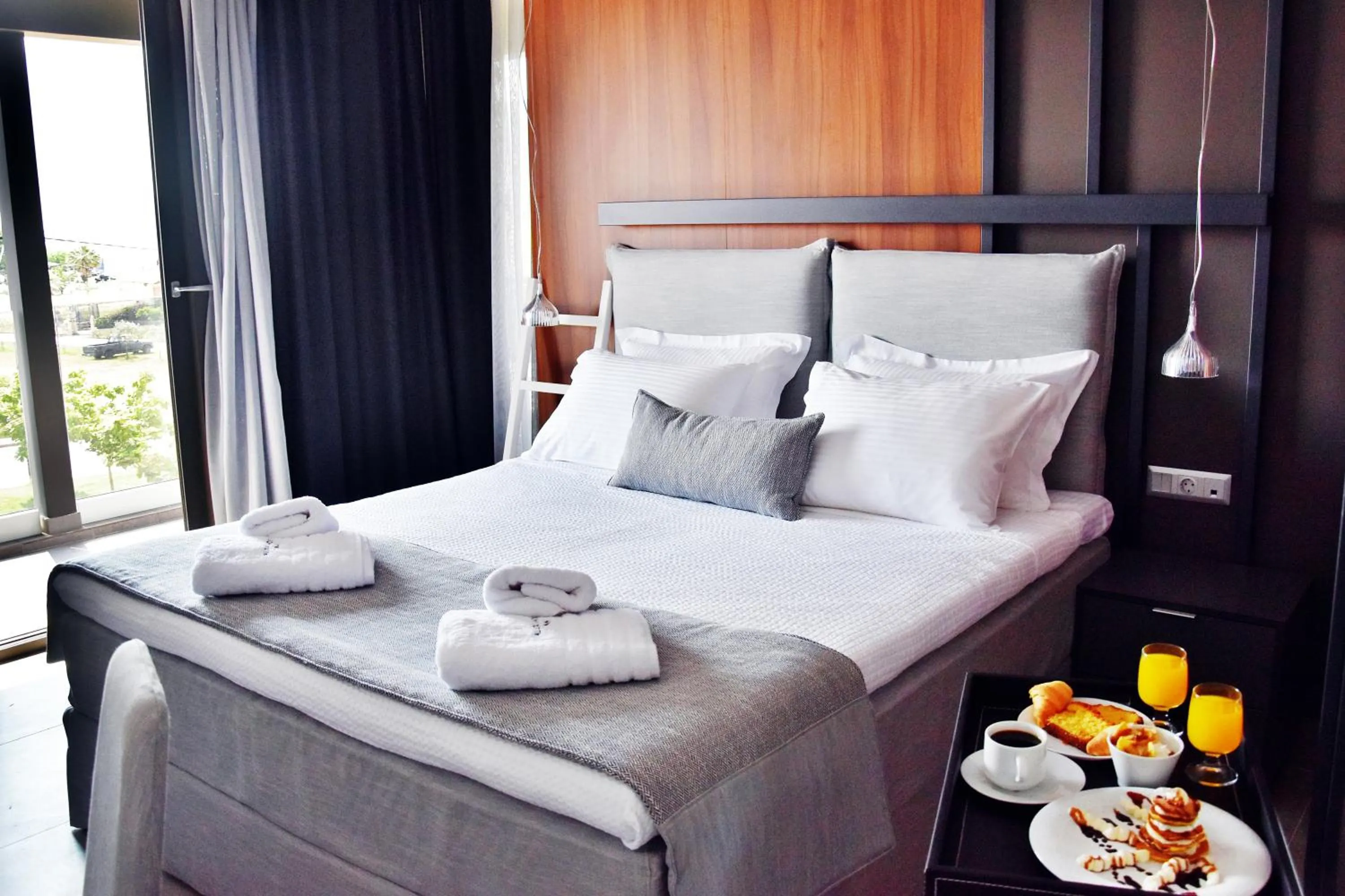 Photo of the whole room, Bed in Alexander Inn