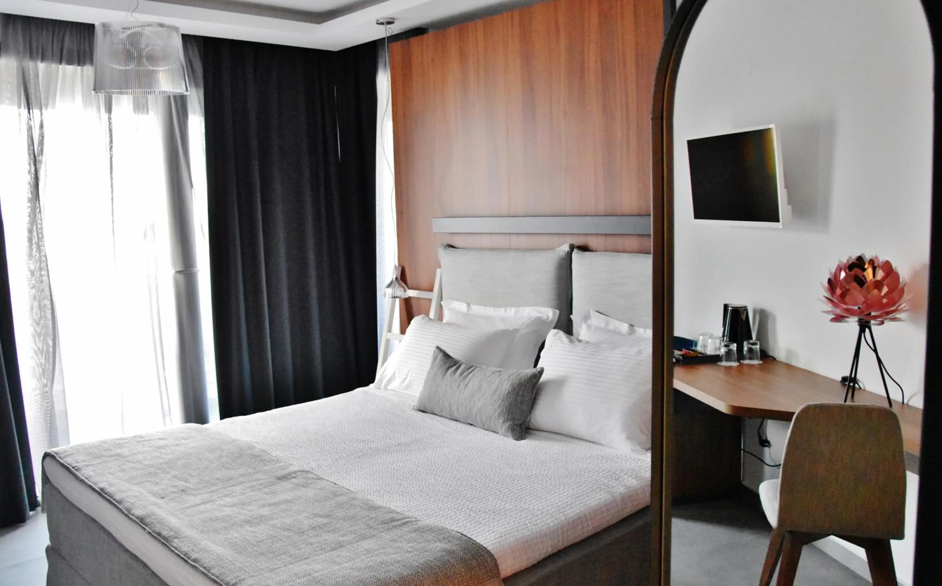 Bed in Alexander Inn