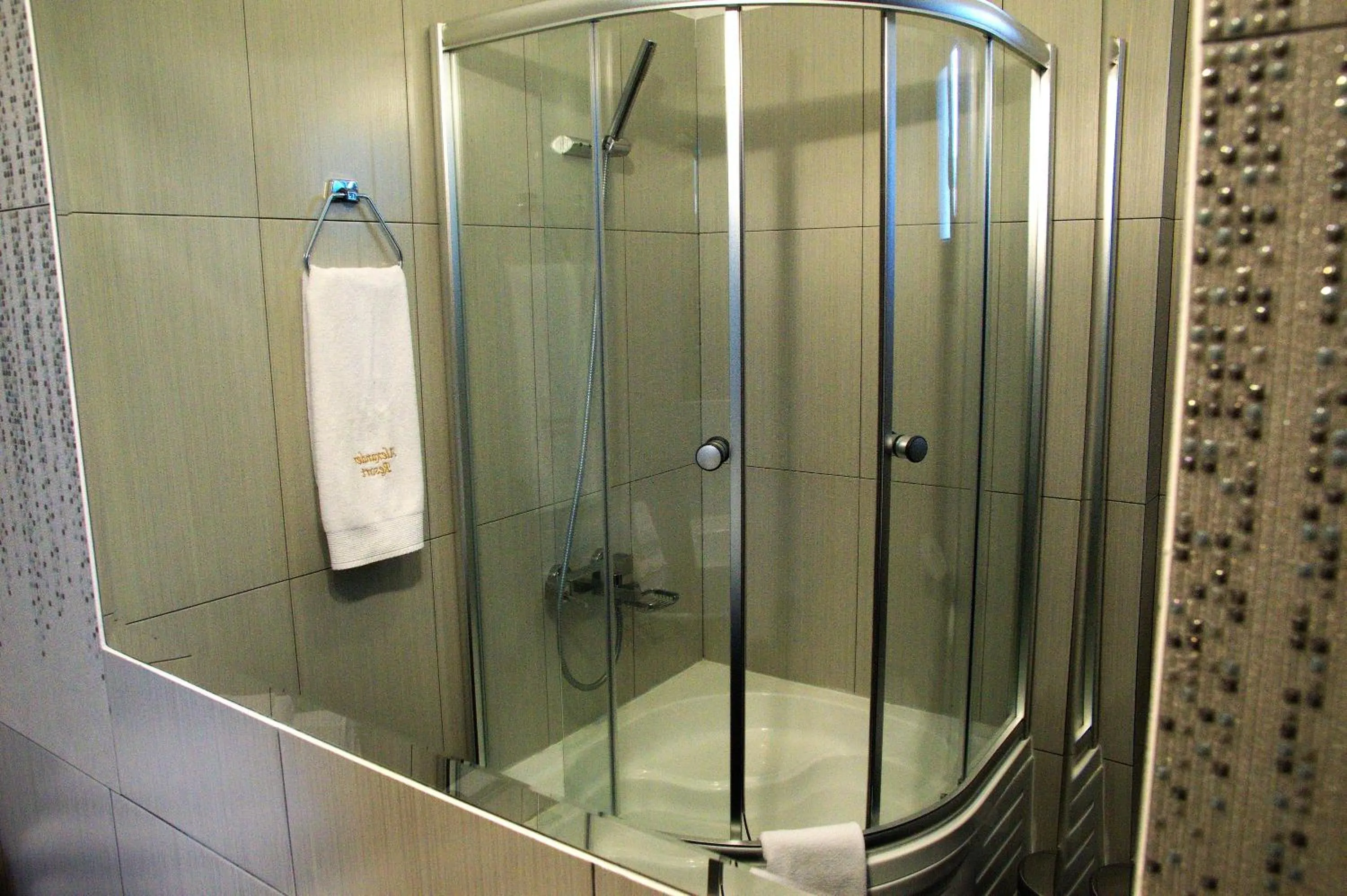 Shower in Alexander Inn