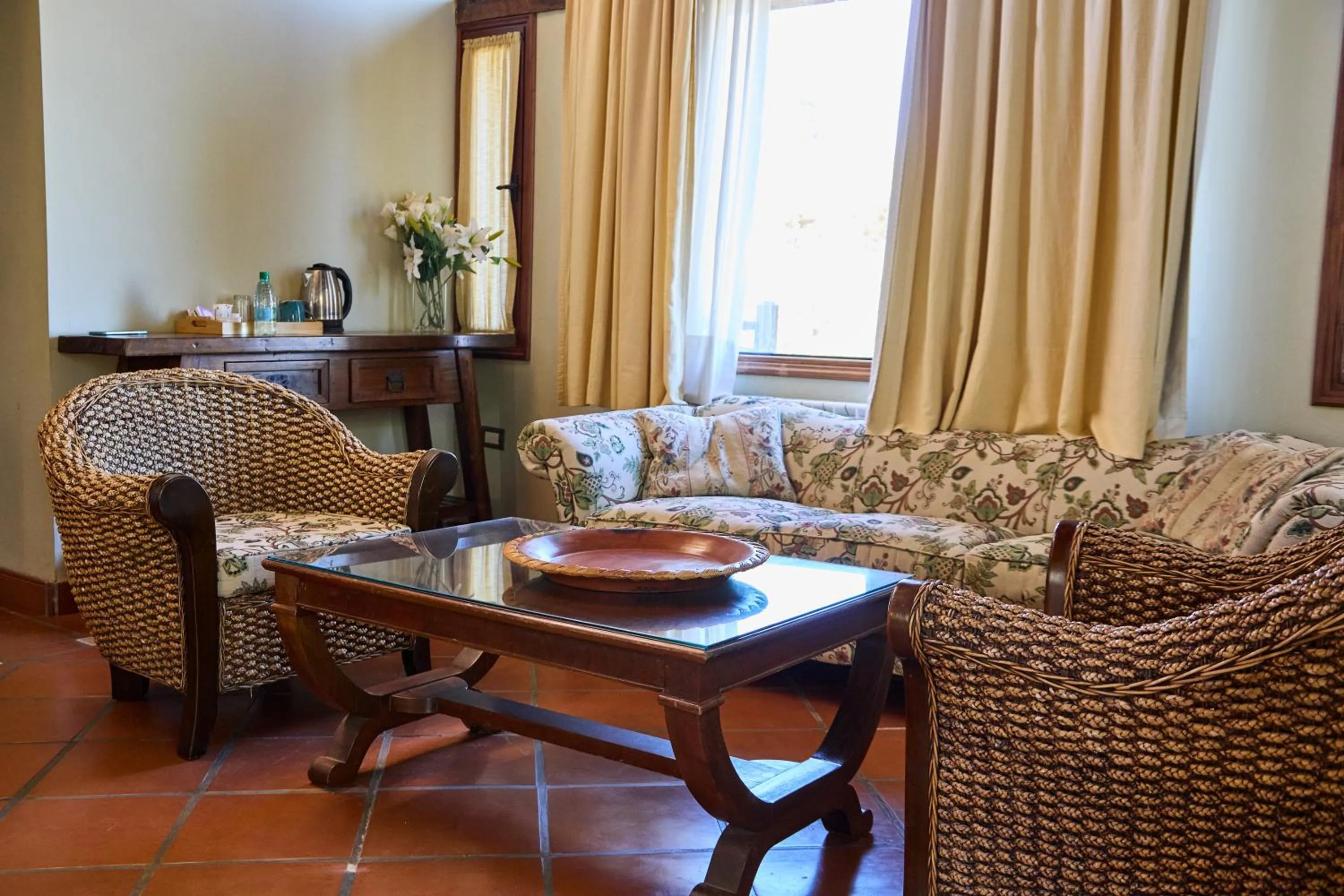 La Casa De La Bodega - Wine Boutique Hotel