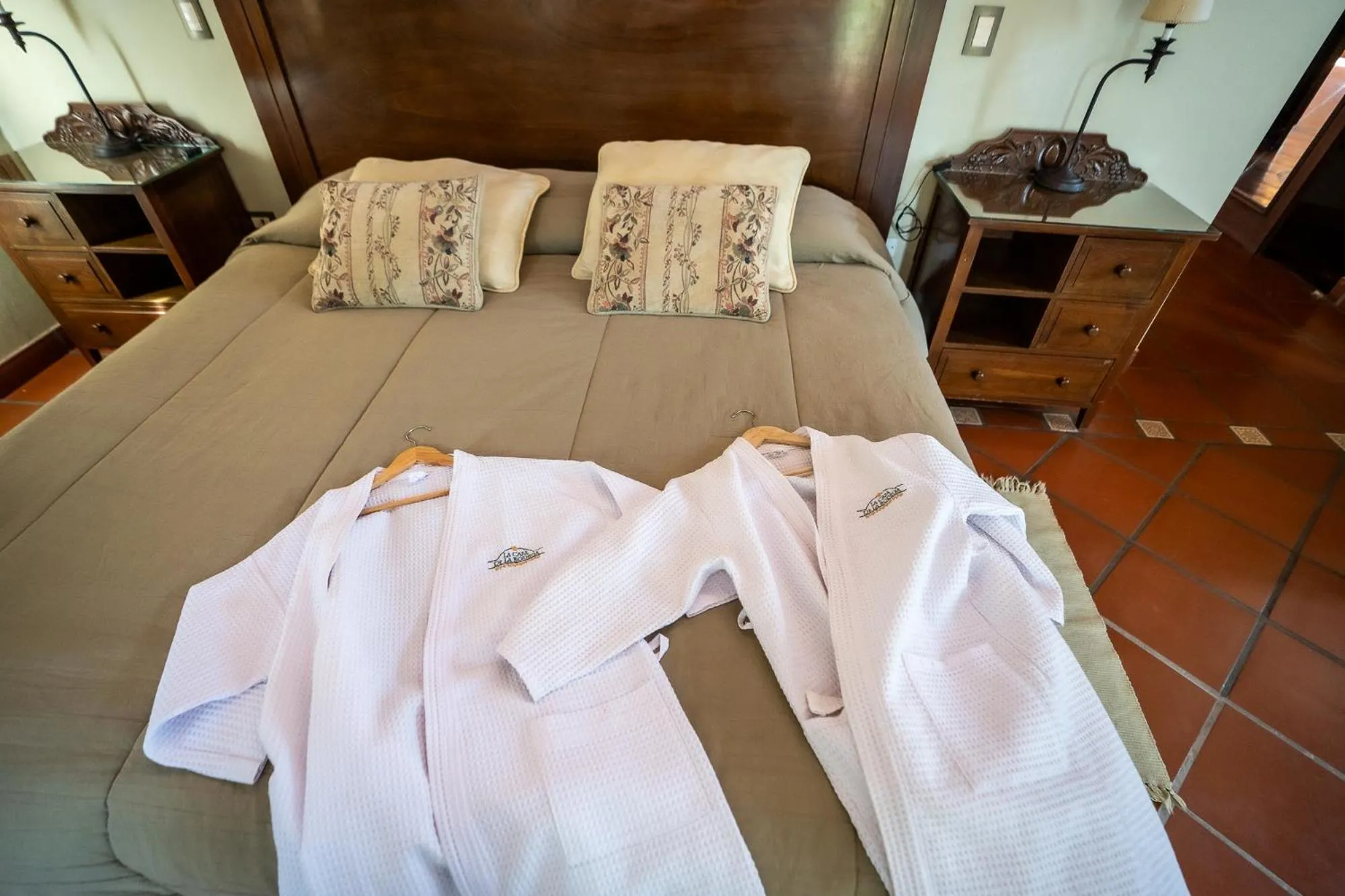 Bed in La Casa De La Bodega - Wine Boutique Hotel