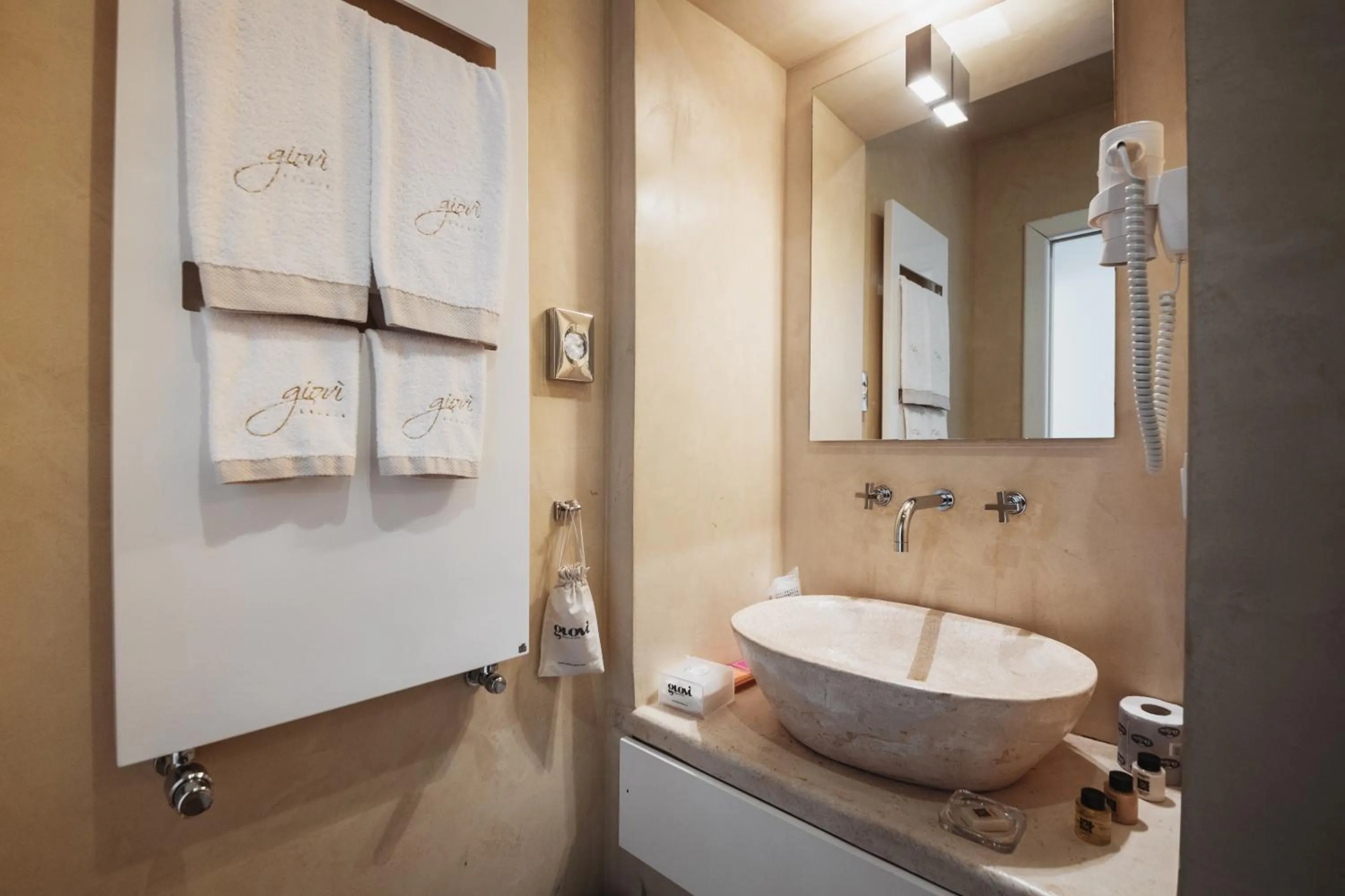 Bathroom in Giovì Relais