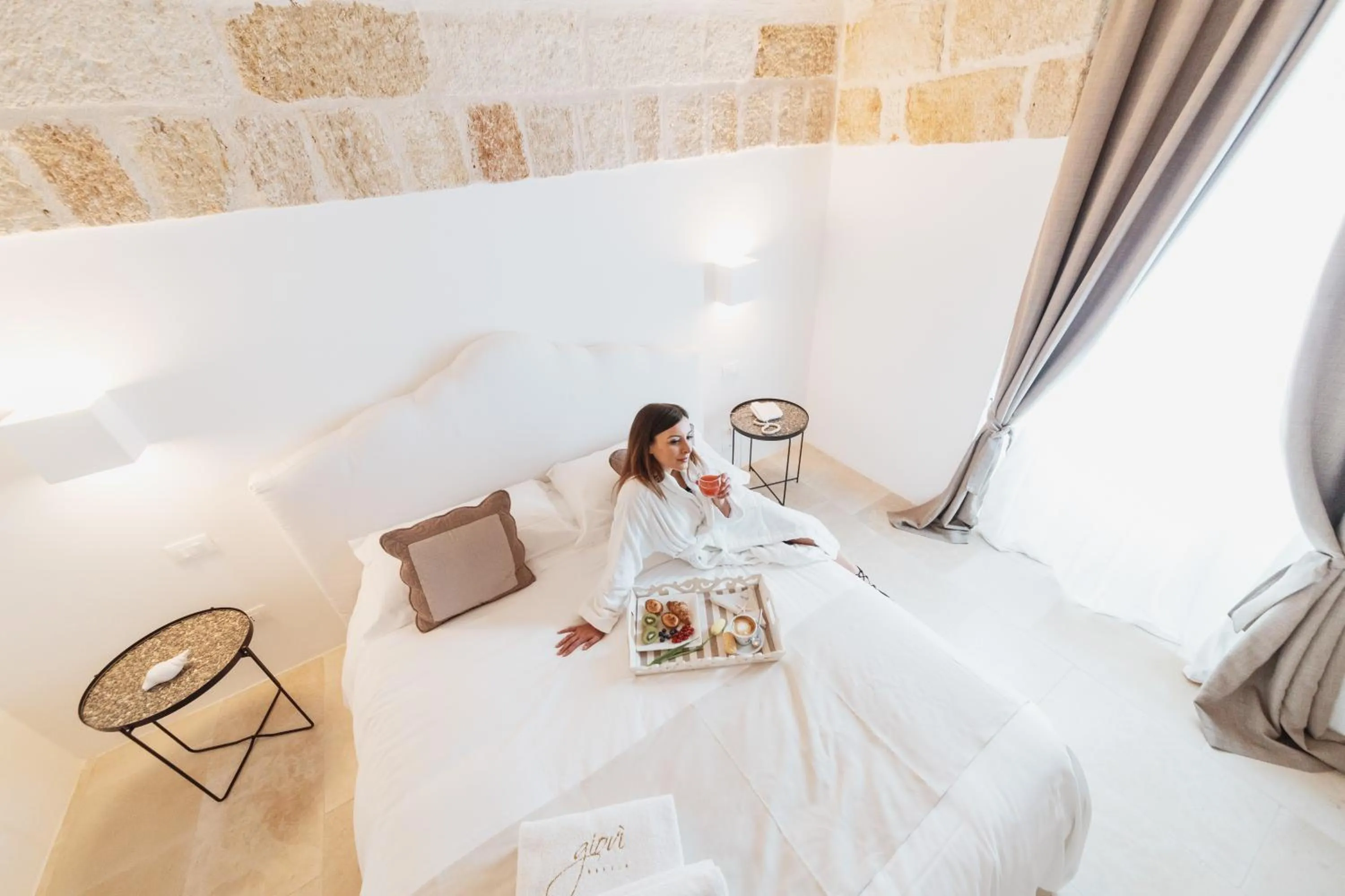 People, Bed in Giovì Relais