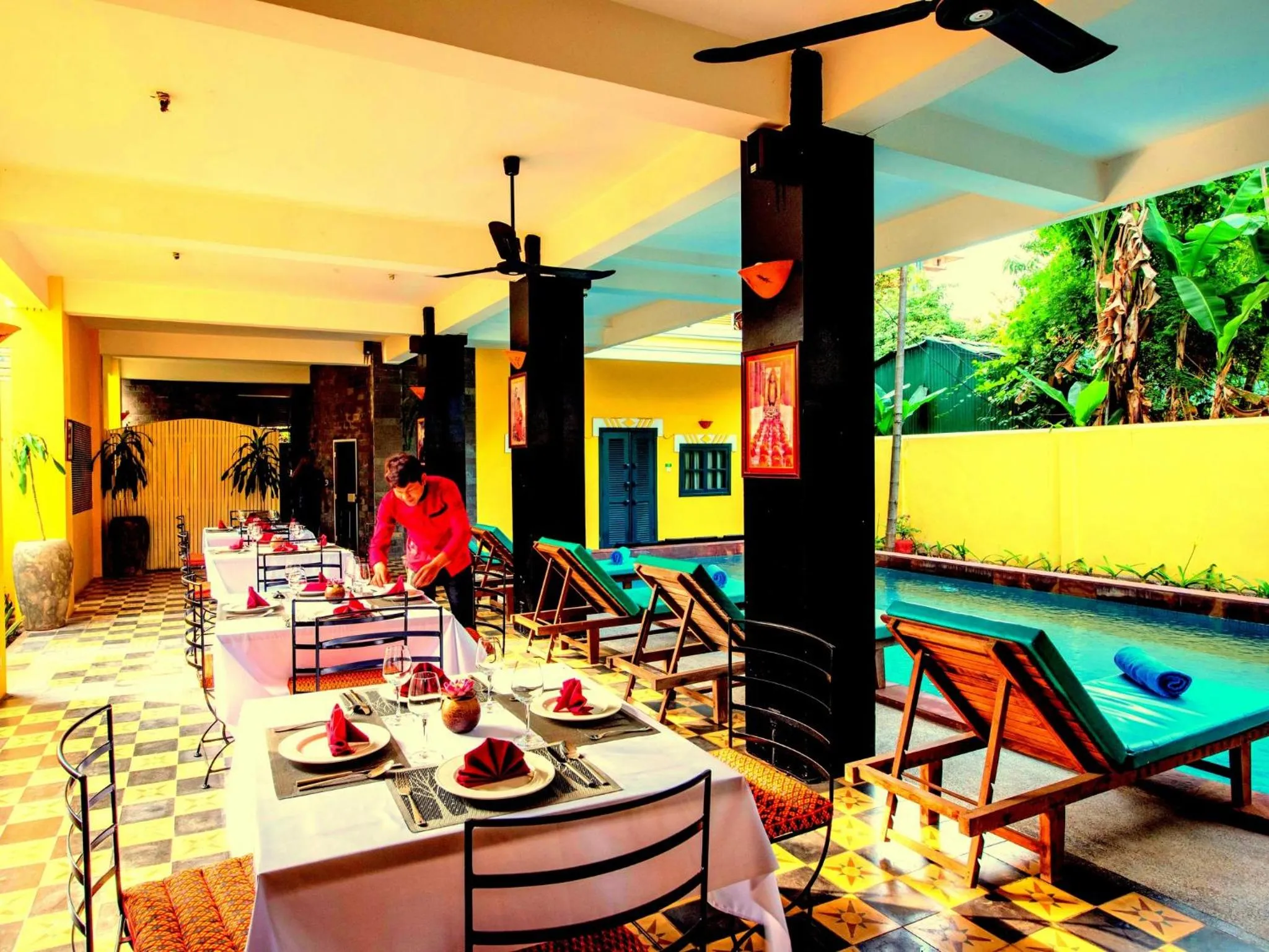 Restaurant/places to eat in Golden Banana Residence