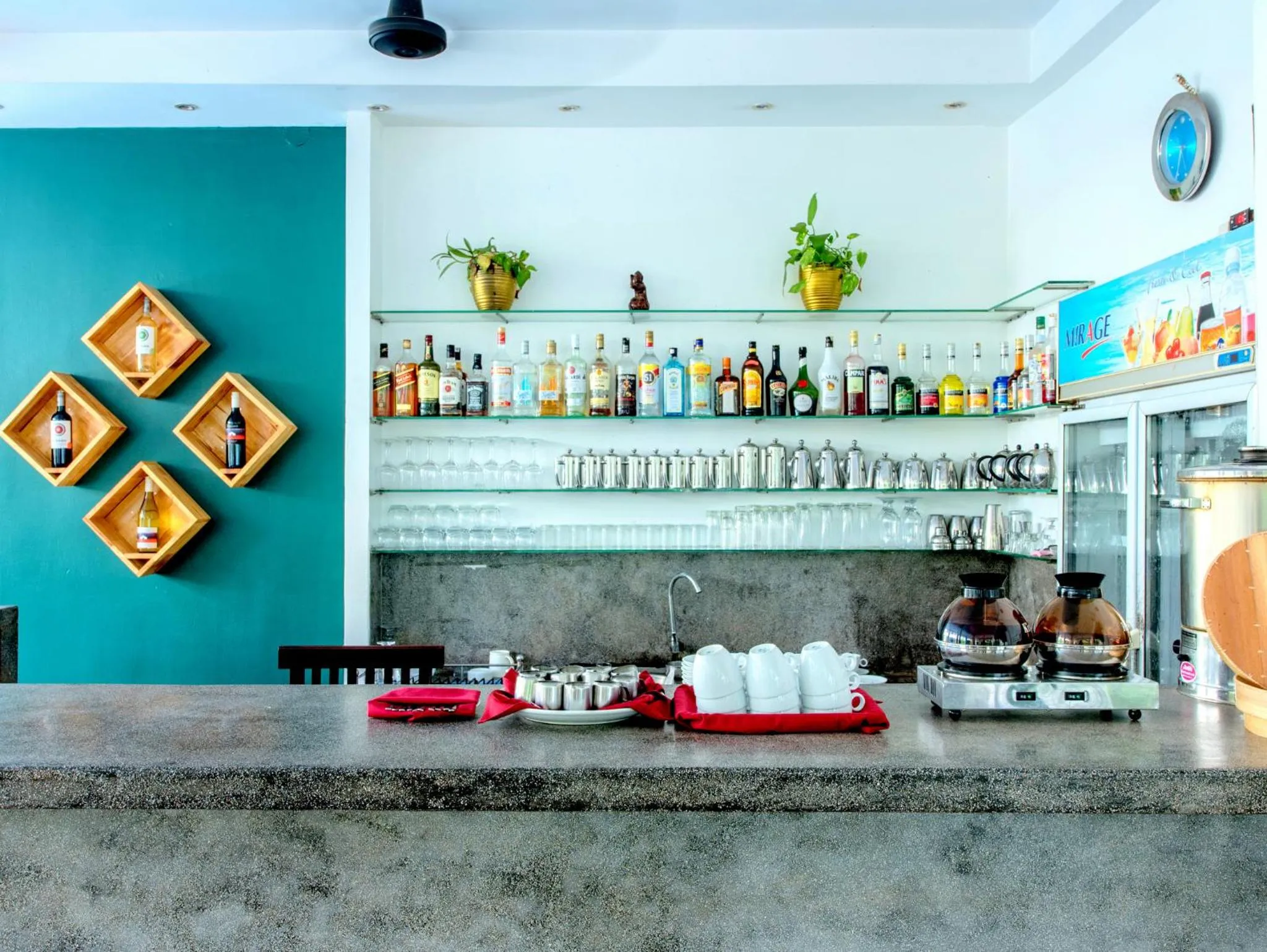 Restaurant/places to eat in Golden Banana Residence