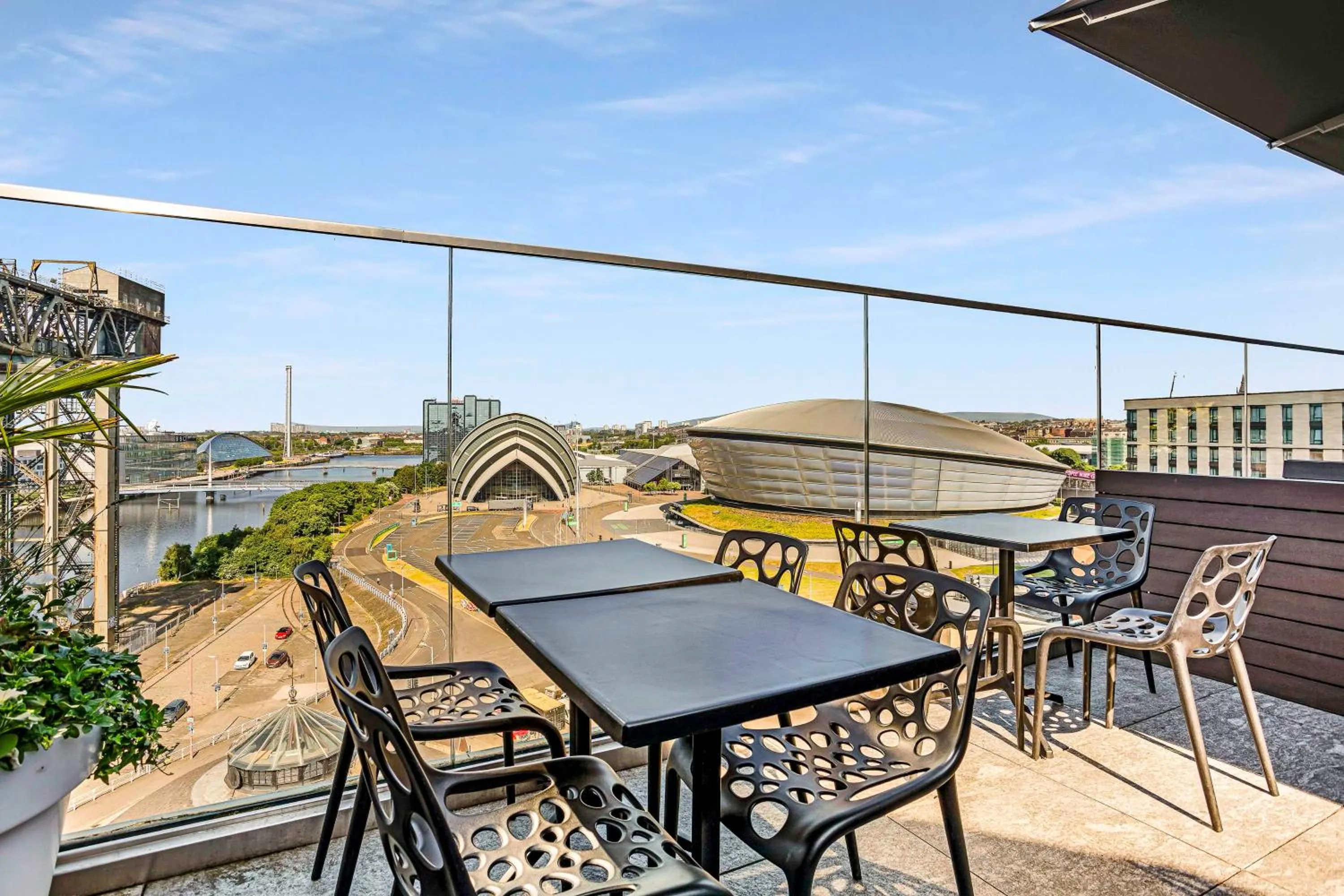 Lounge or bar in Radisson RED Hotel, Glasgow