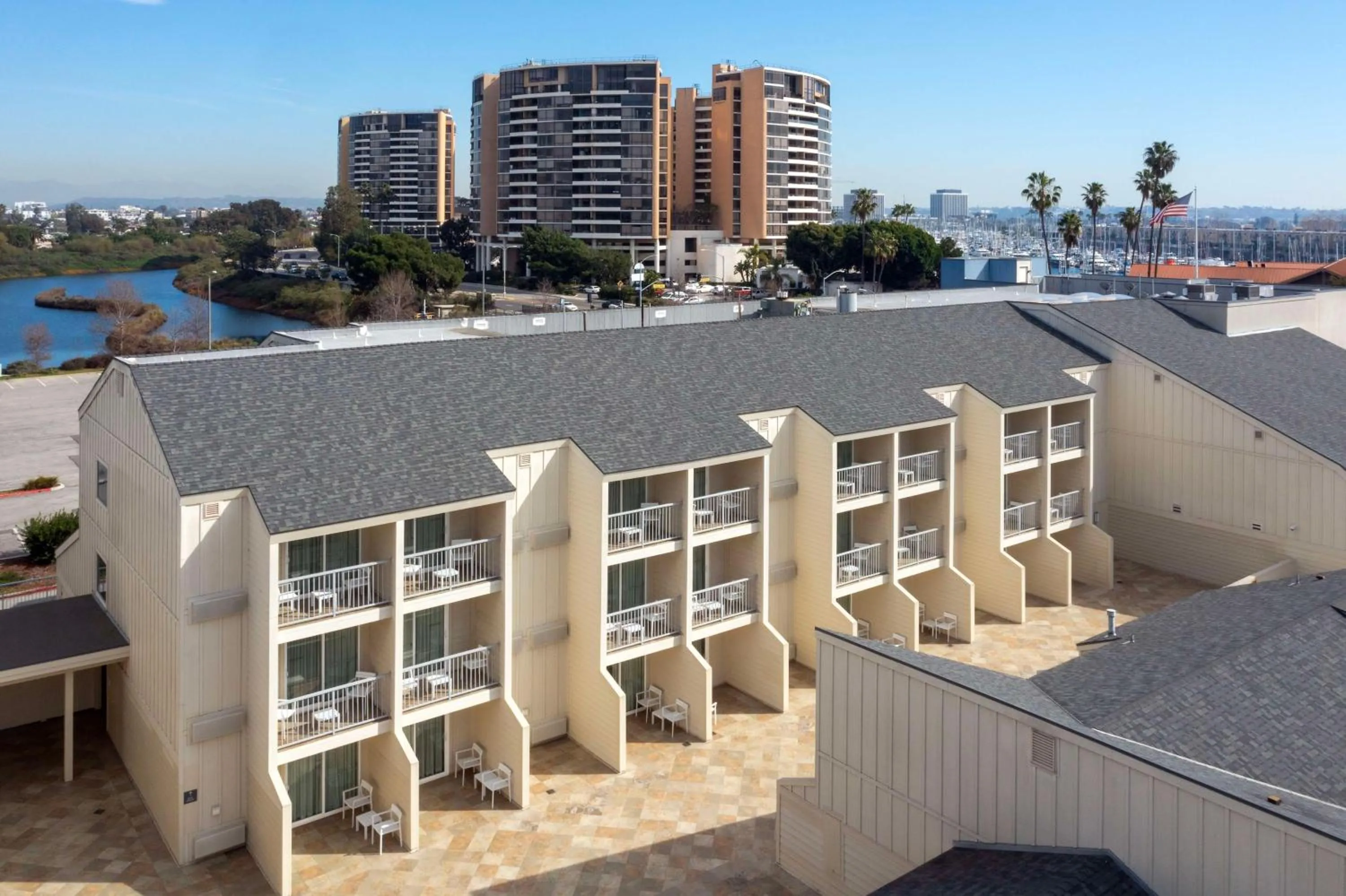 Property building in Hilton Garden Inn Los Angeles Marina Del Rey