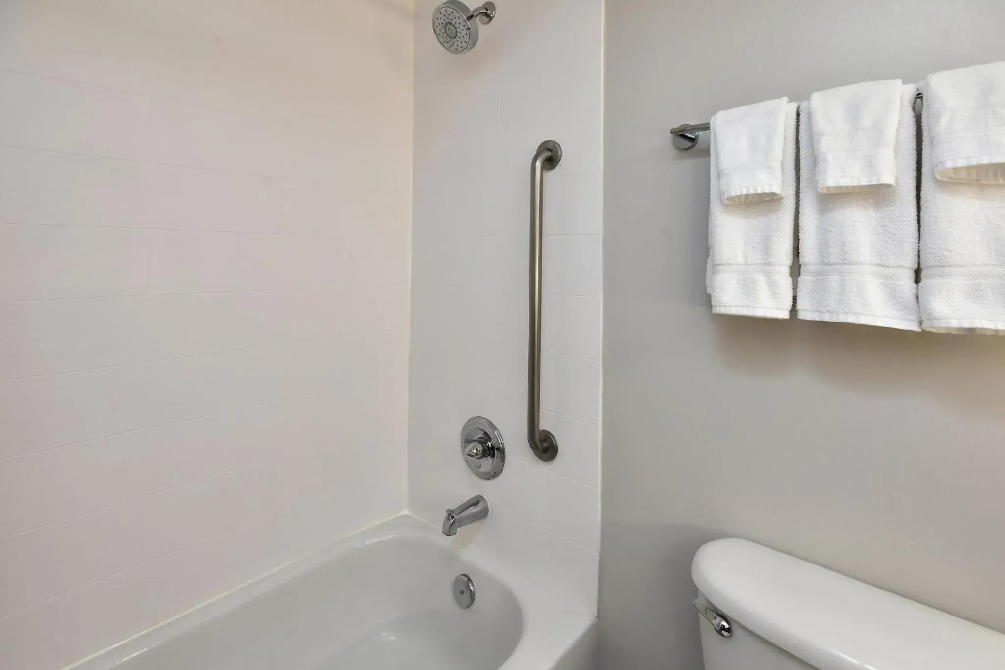 Photo of the whole room in Holiday Inn Express Richmond I-64 Short Pump Area by IHG Photo of the whole room in Holiday Inn Express Richmond I-64 Short Pump Area by IHG