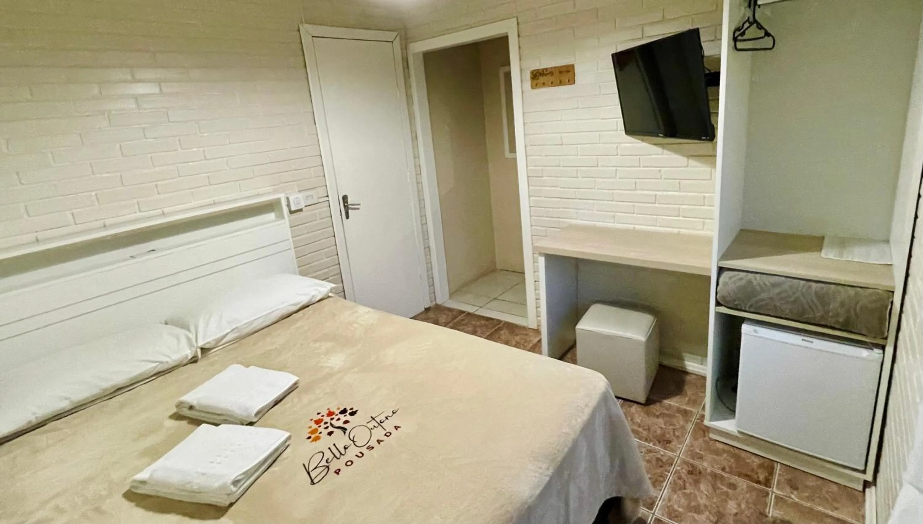 Photo of the whole room, Bed in Pousada Bello Outono