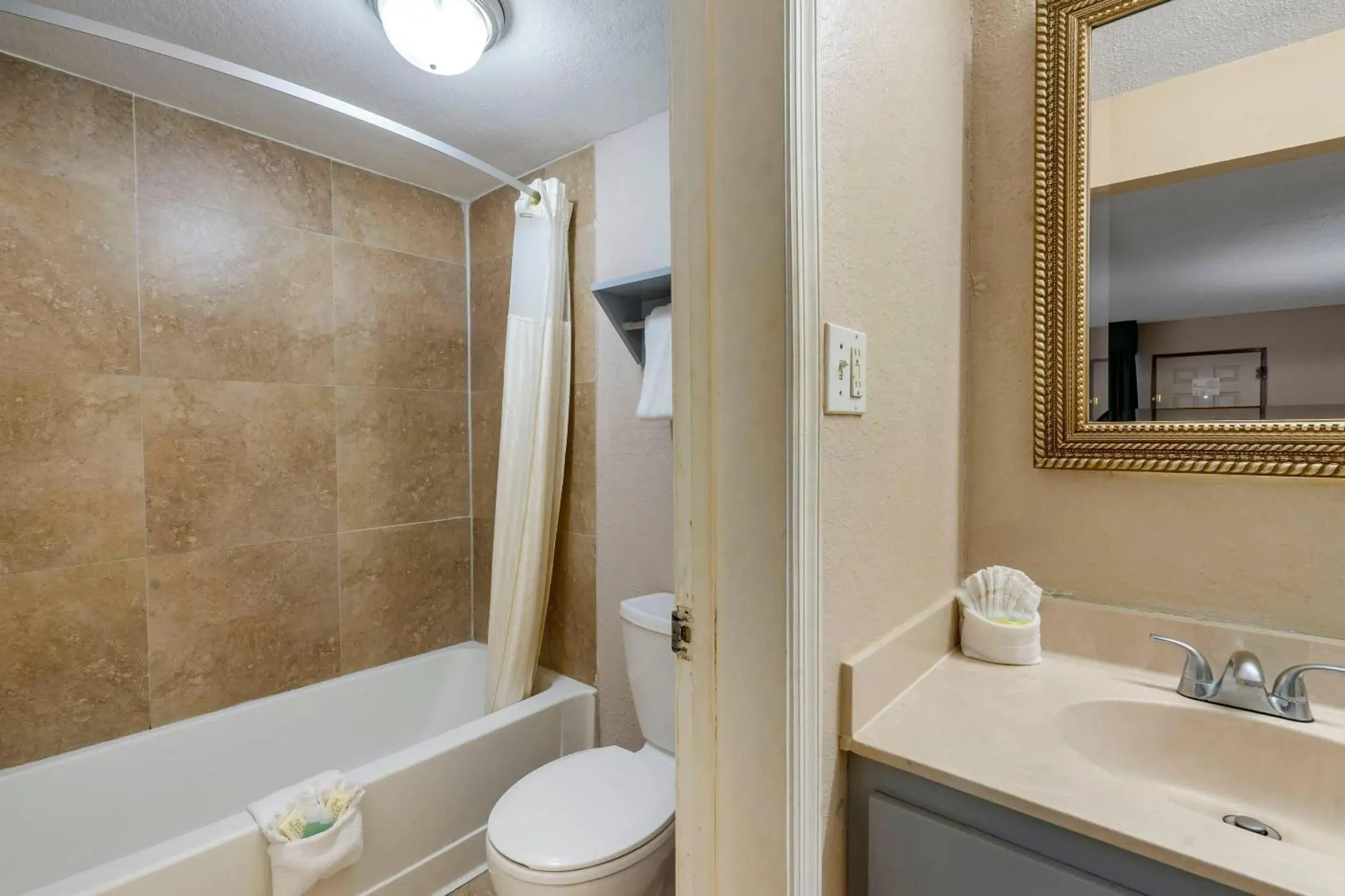 Bedroom in Rodeway Inn Clearwater-Dunedin Bedroom in Rodeway Inn Clearwater-Dunedin