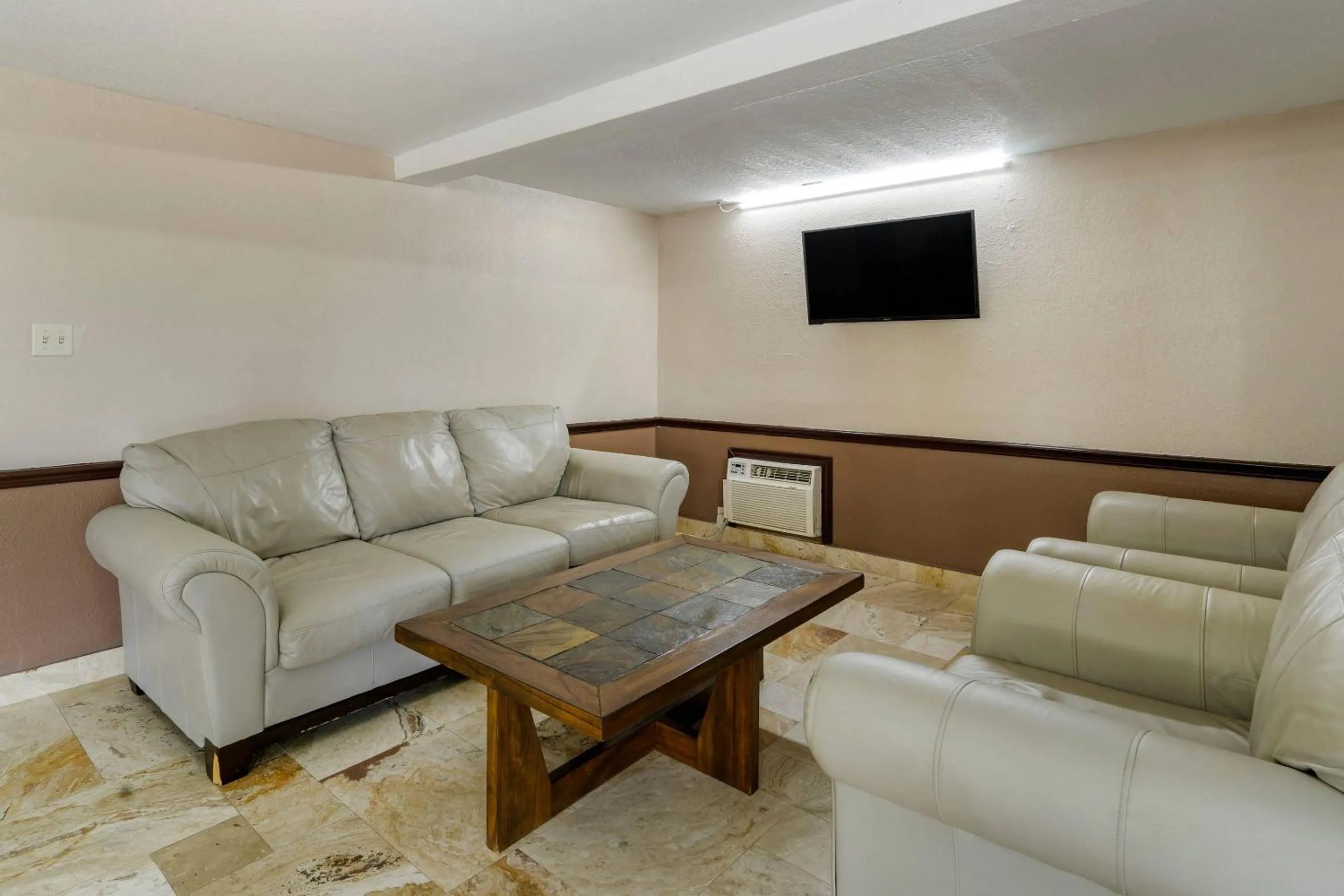 Lobby or reception in Rodeway Inn Clearwater-Dunedin