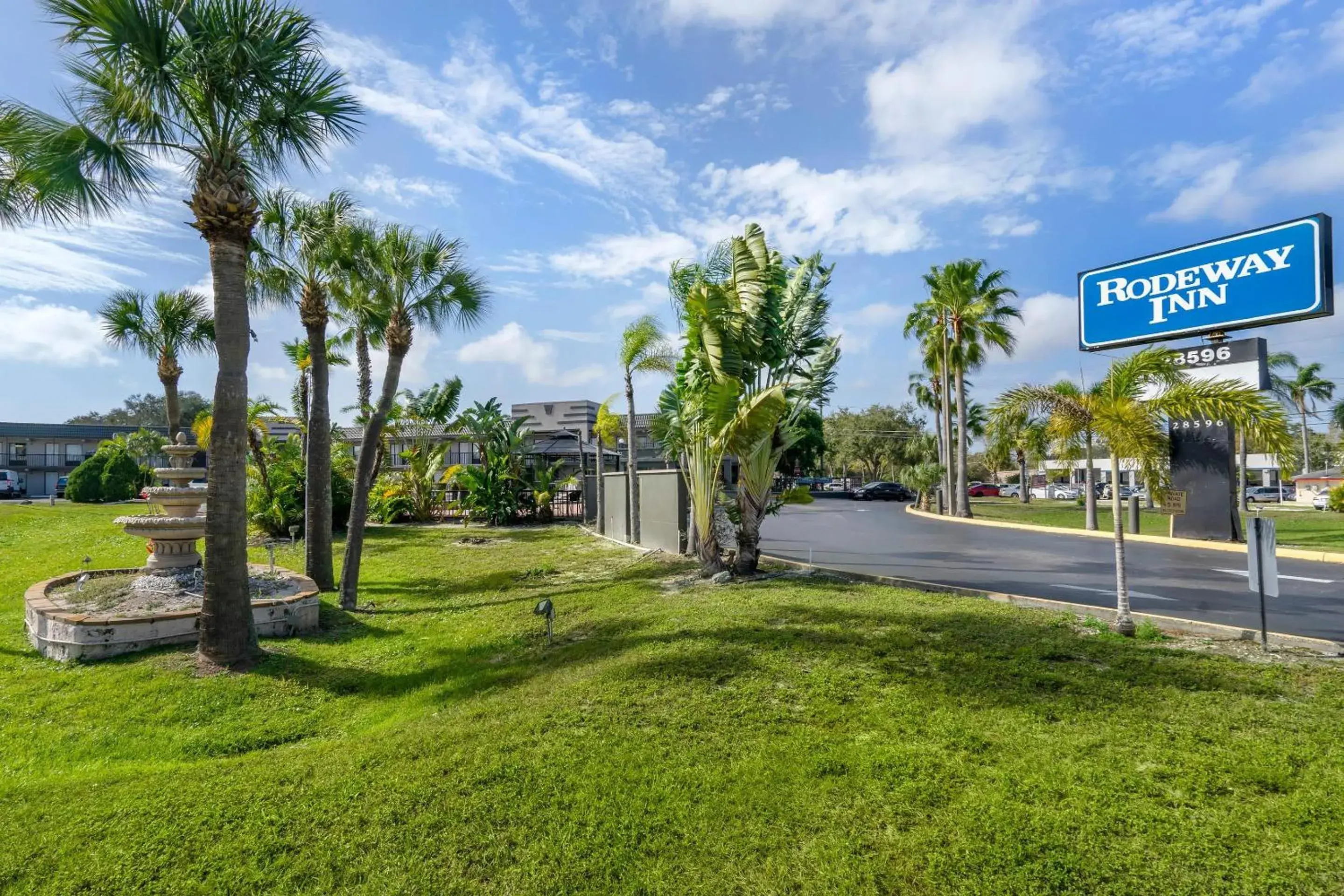 Property building in Rodeway Inn Clearwater-Dunedin Property building in Rodeway Inn Clearwater-Dunedin