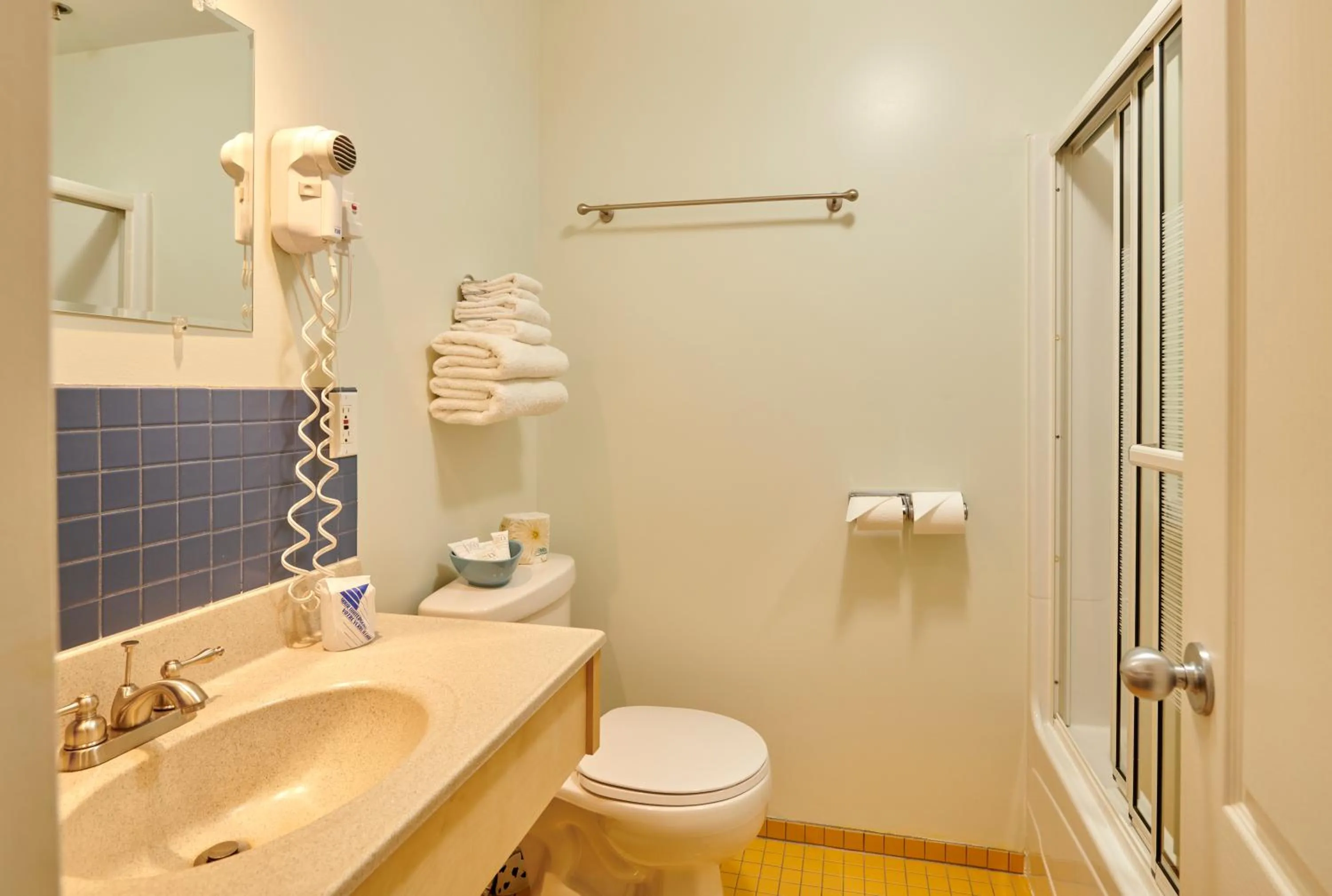 Bath in Smugglers Cove Inn