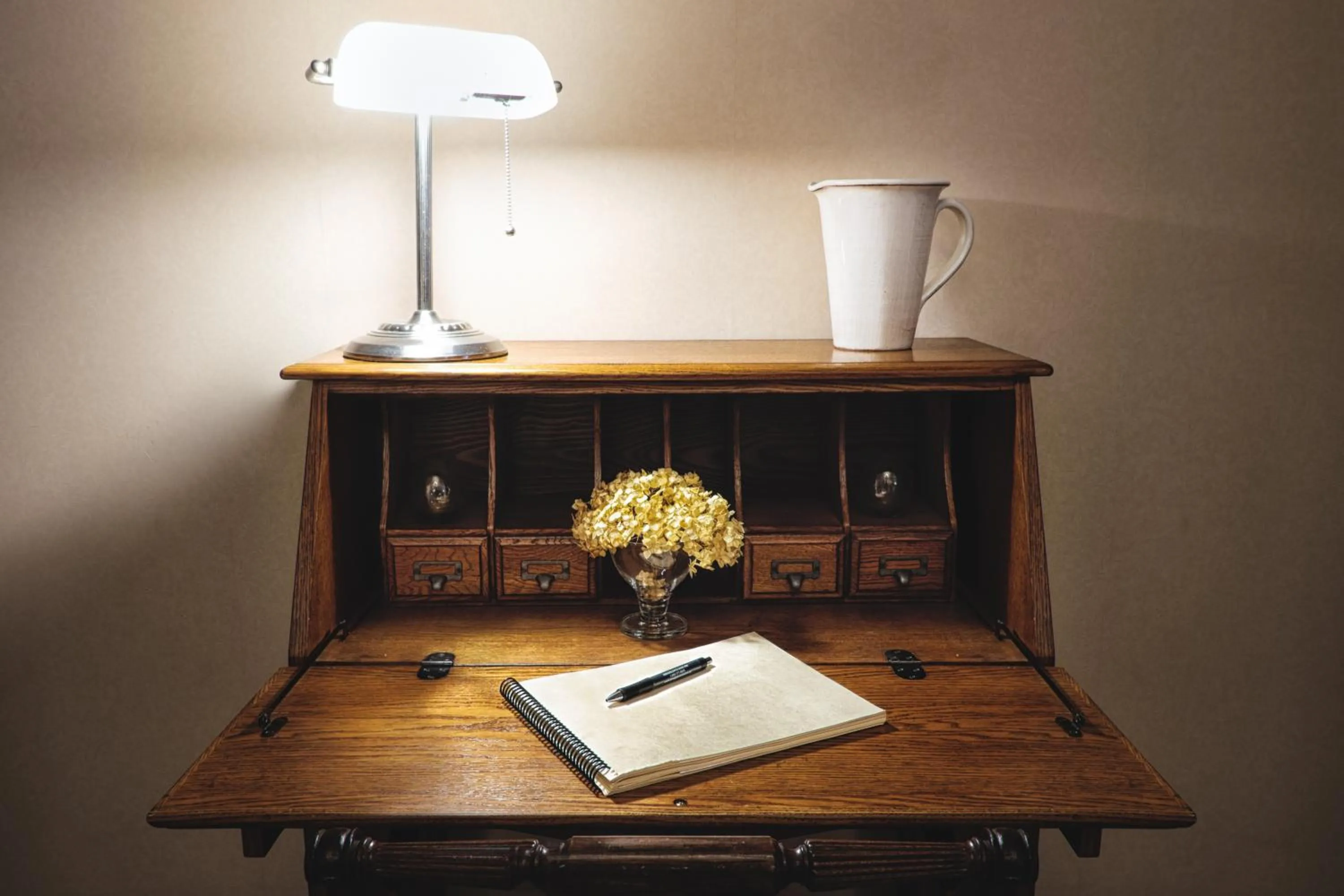 Decorative detail in Smugglers Cove Inn