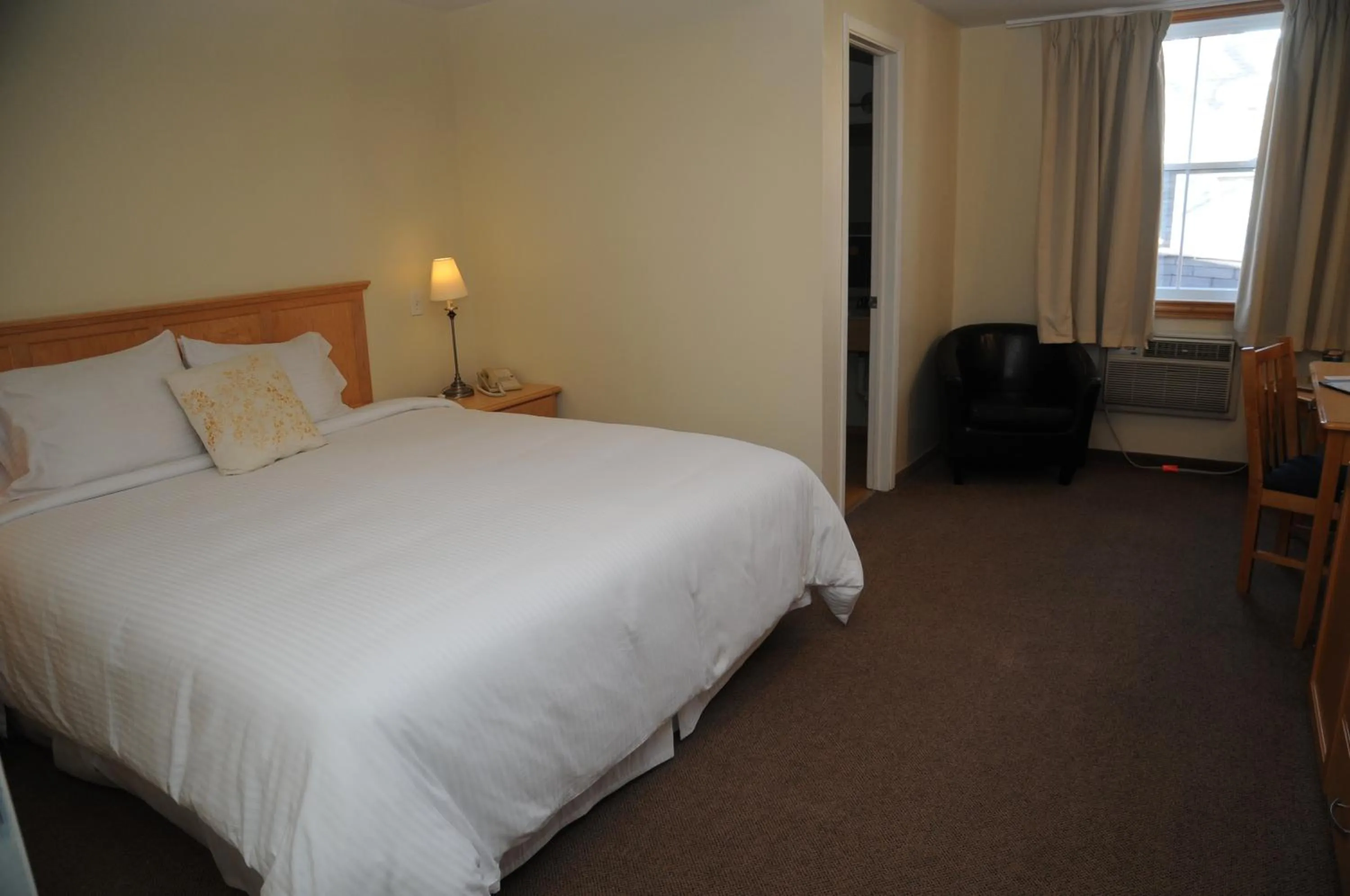 Bedroom, Bed in Smugglers Cove Inn