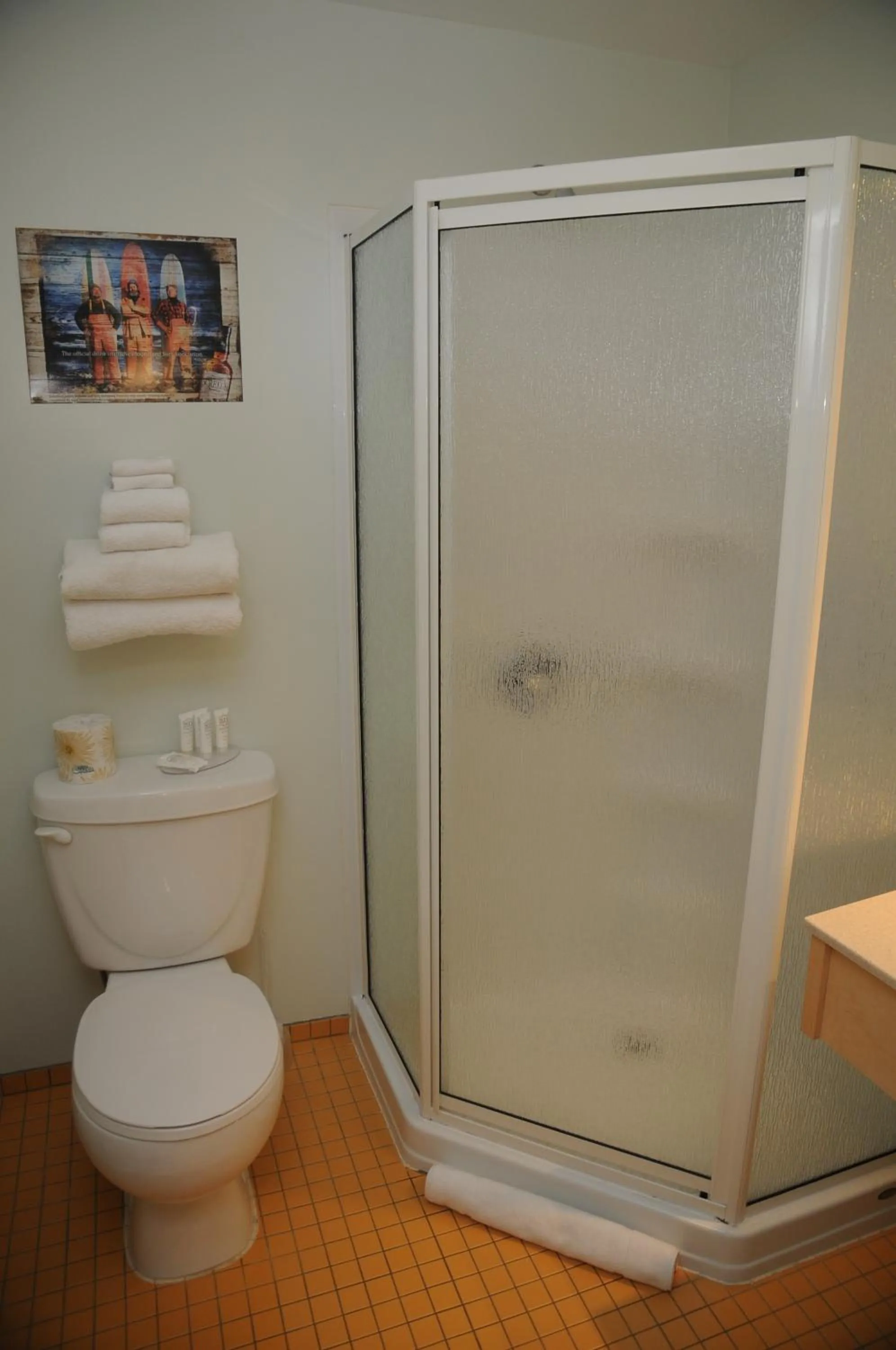 Bathroom in Smugglers Cove Inn