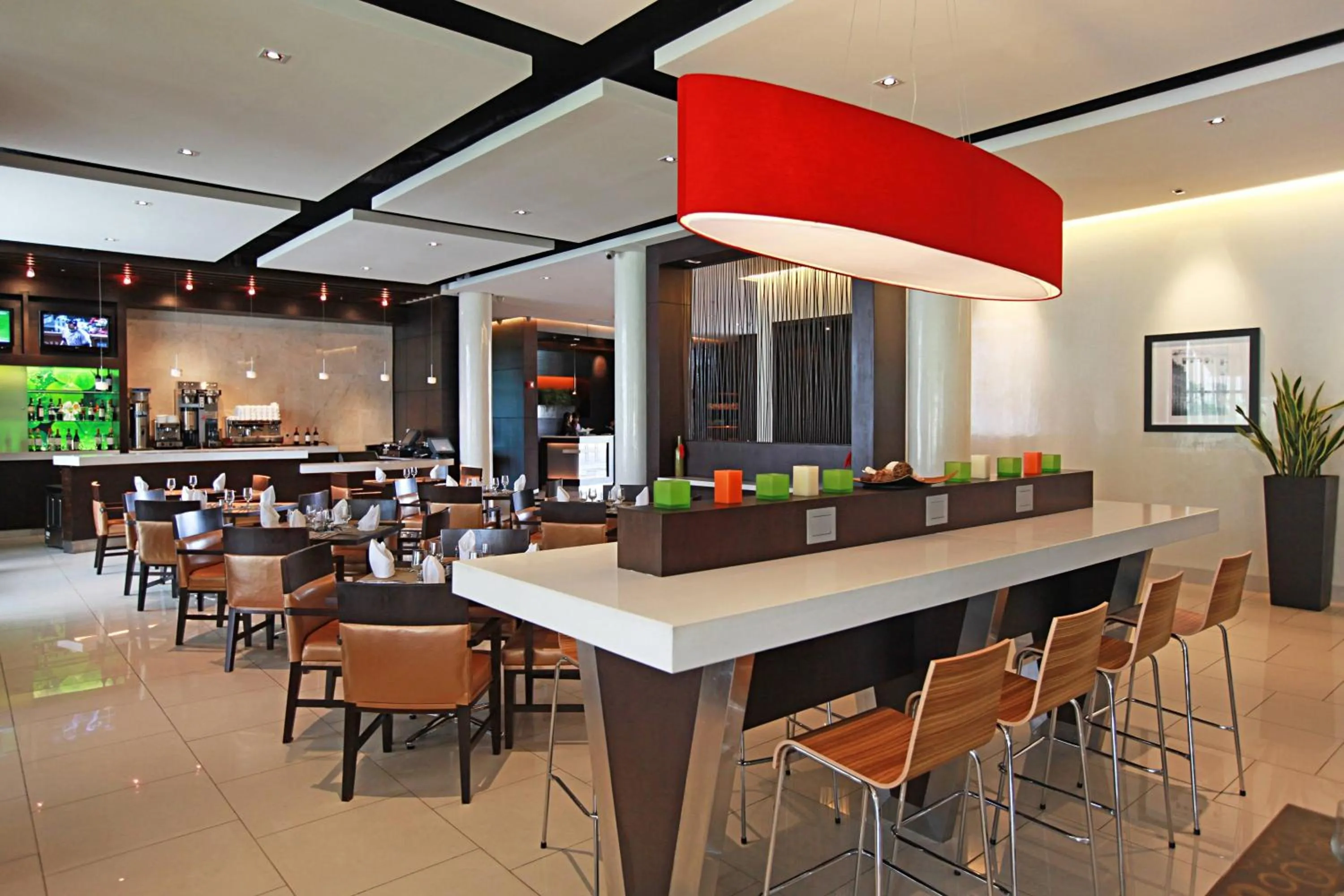 Restaurant/places to eat in Courtyard by Marriott Panama Metromall