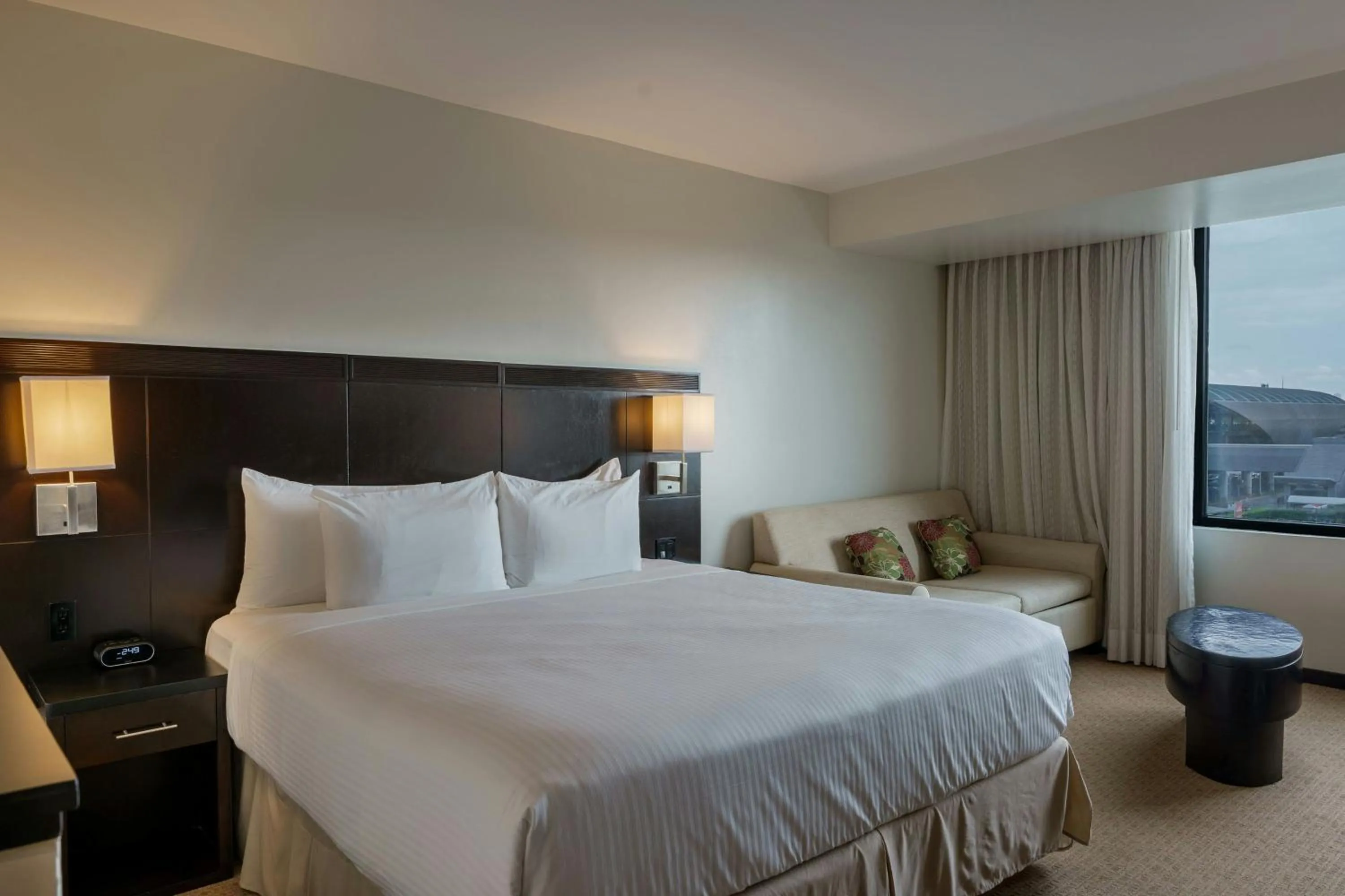 Photo of the whole room, Bed in Courtyard by Marriott Panama Metromall