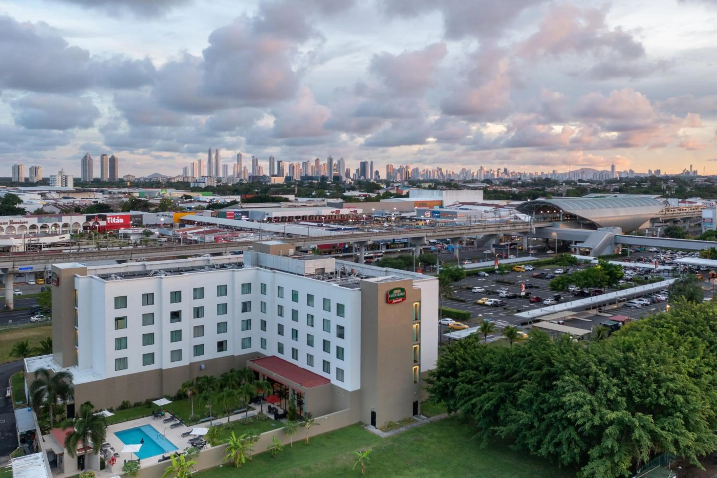 Property building in Courtyard by Marriott Panama Metromall