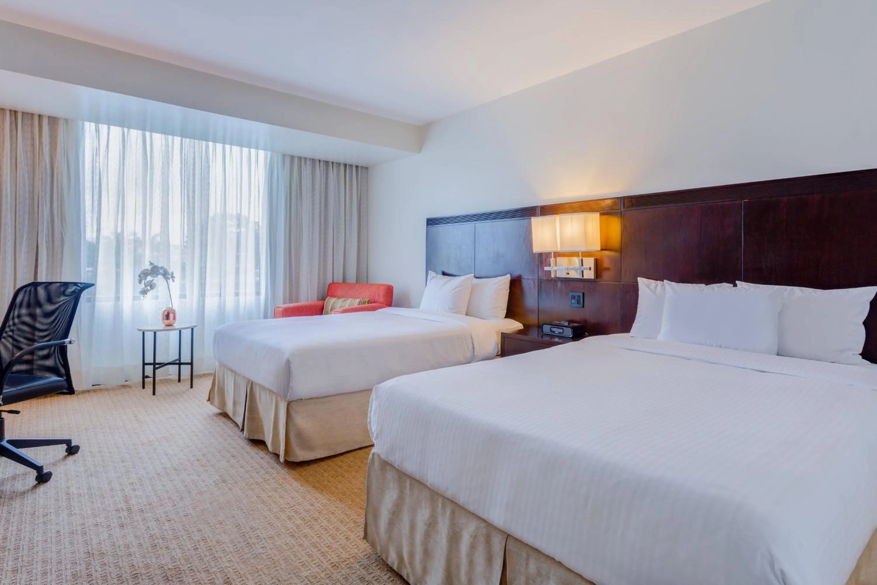 Photo of the whole room, Bed in Courtyard by Marriott Panama Metromall