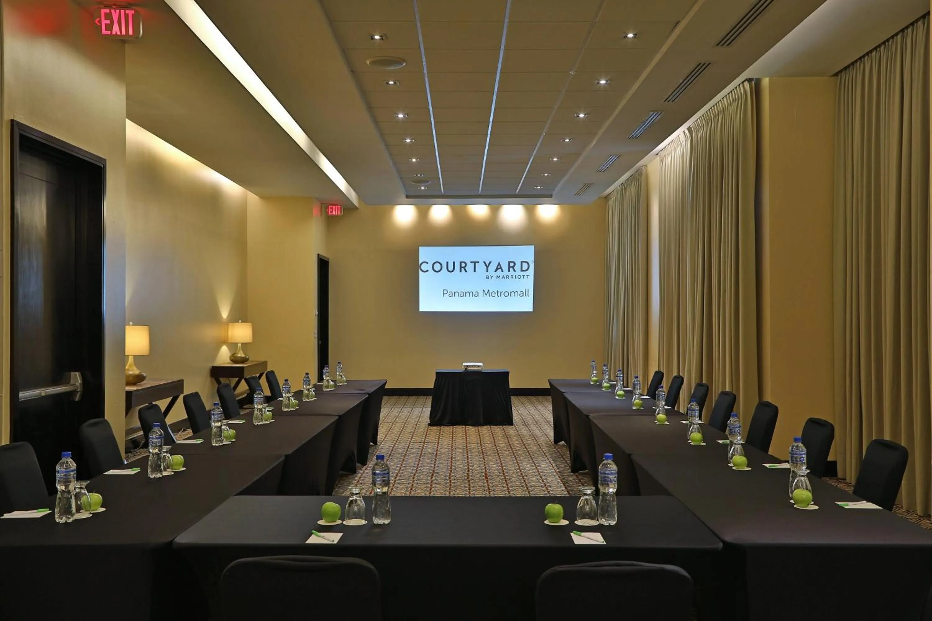 Meeting/conference room in Courtyard by Marriott Panama Metromall
