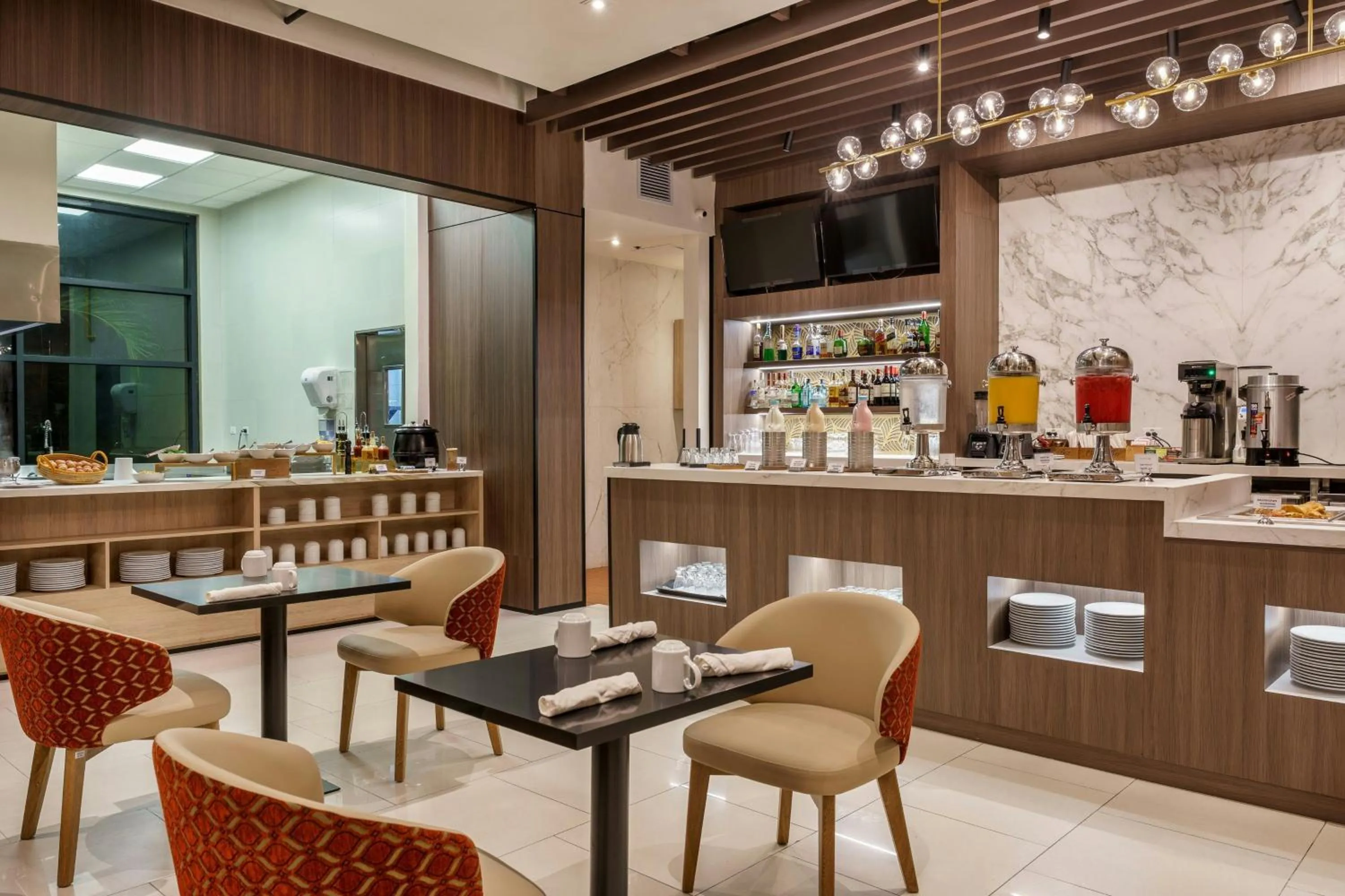 Restaurant/places to eat in Courtyard by Marriott Panama Metromall