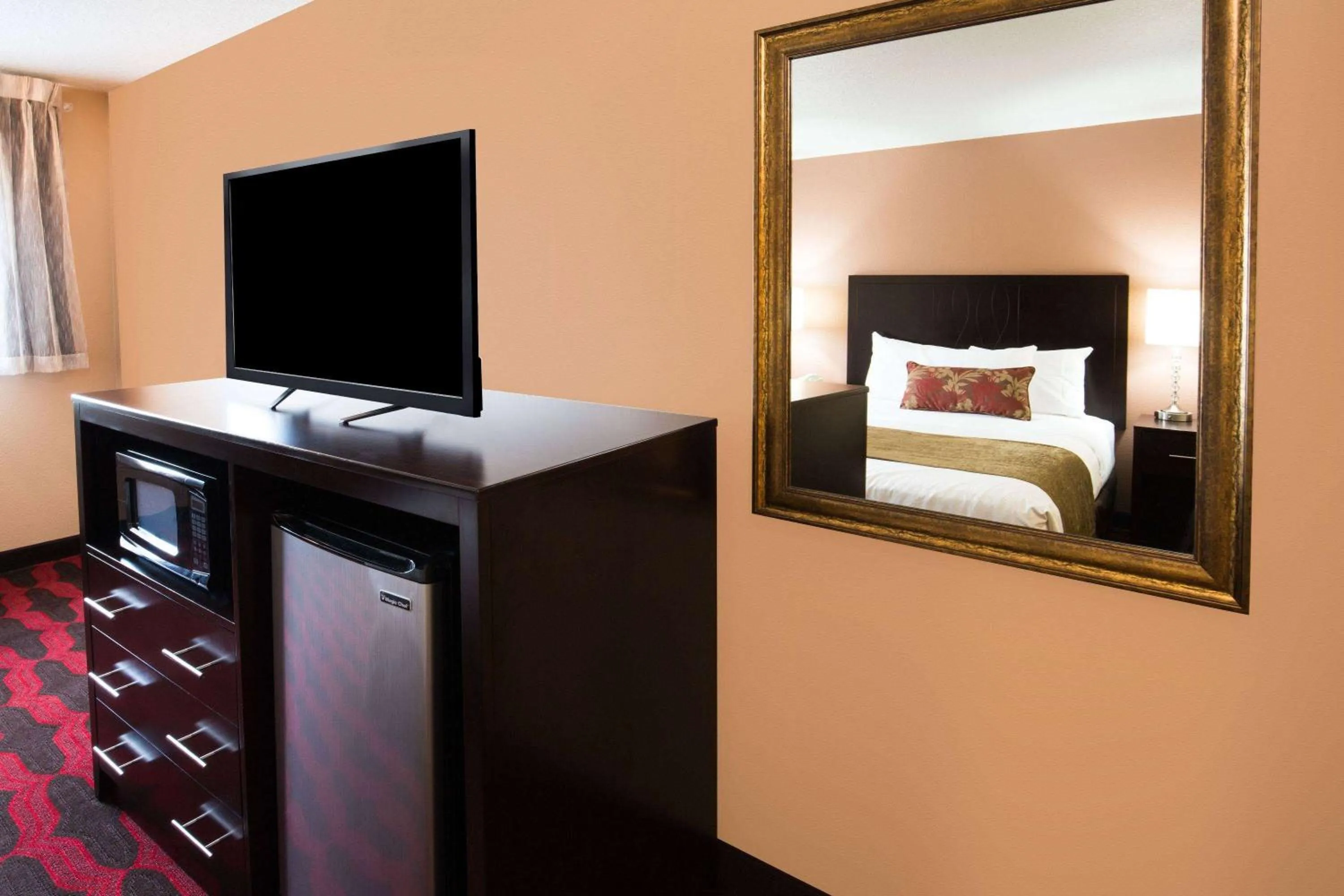 TV and multimedia, Bed in Travelodge by Wyndham East Portland/Gresham