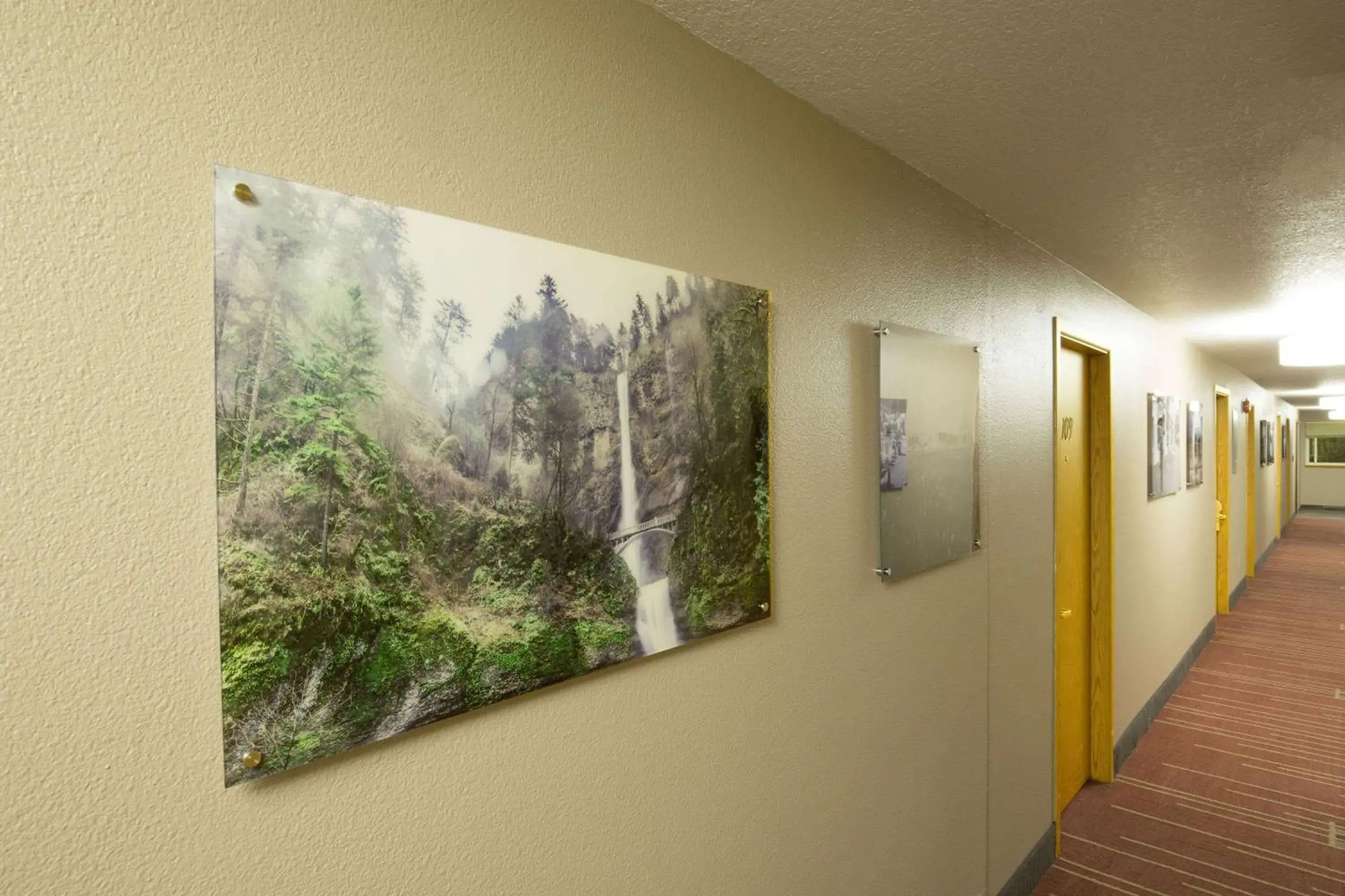 Lobby or reception in Travelodge by Wyndham East Portland/Gresham Lobby or reception in Travelodge by Wyndham East Portland/Gresham