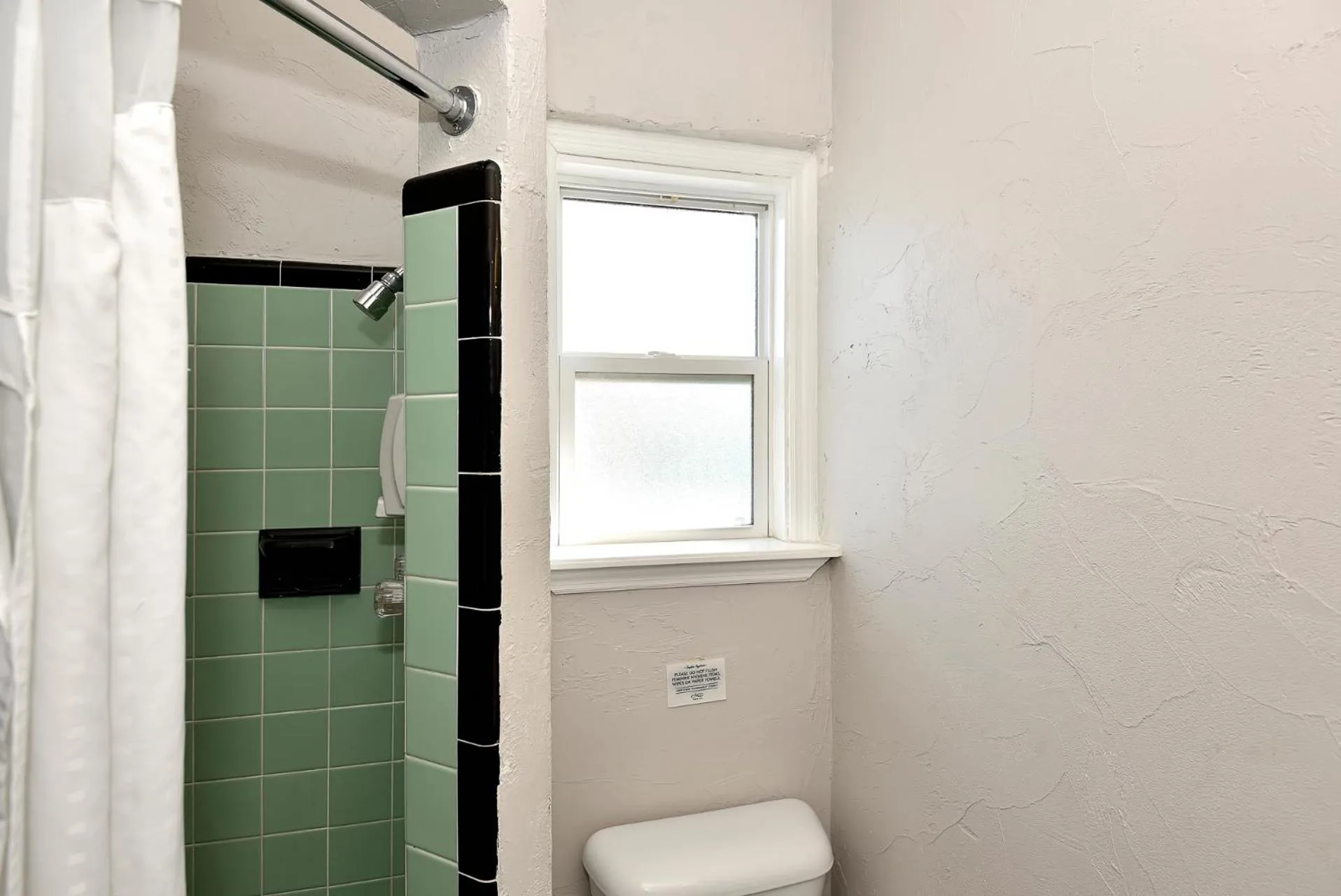 Shoreline Suites & Cabana Cottages – Beachfront