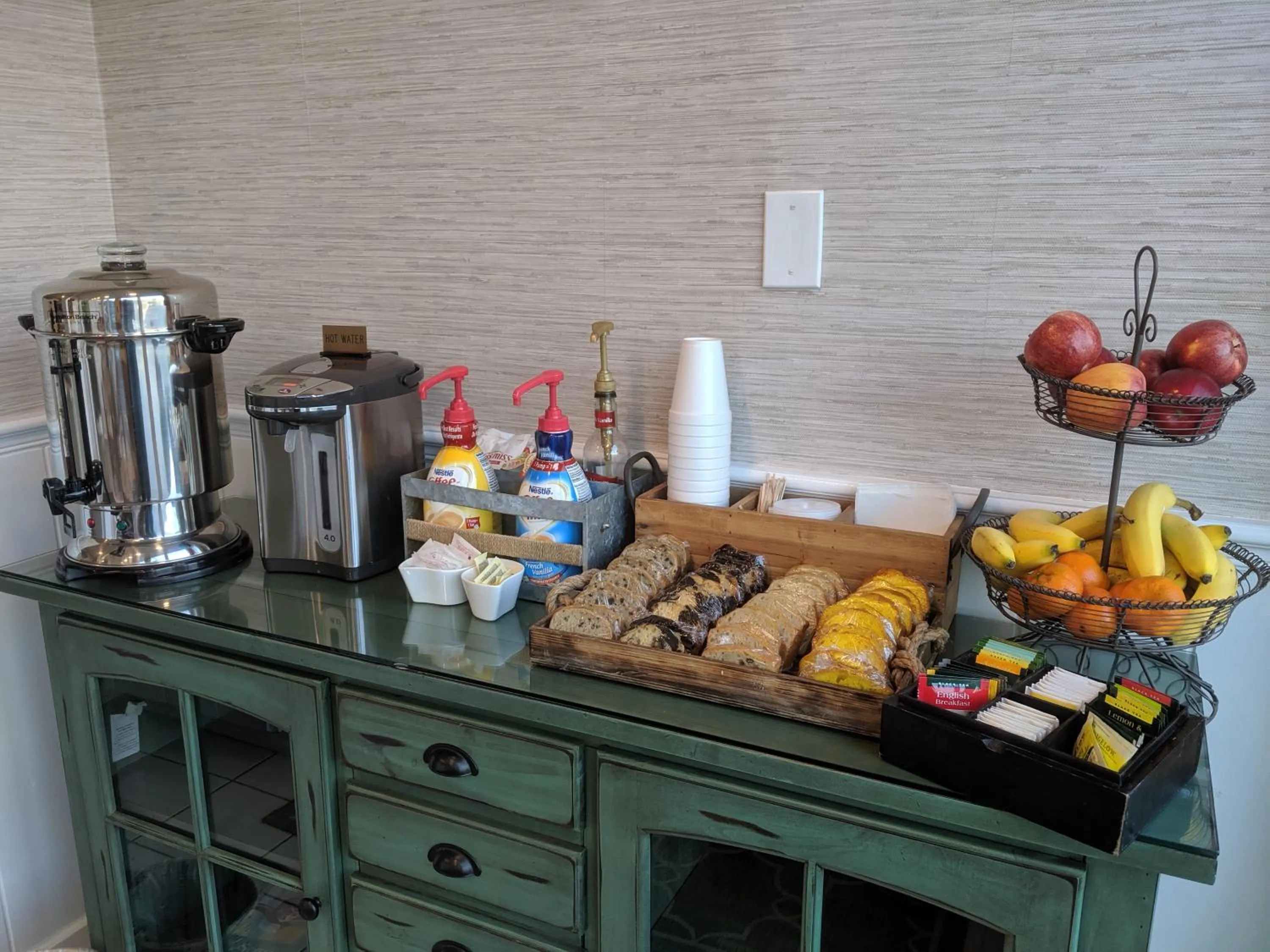 Food and drinks in Shoreline Suites & Cabana Cottages – Beachfront