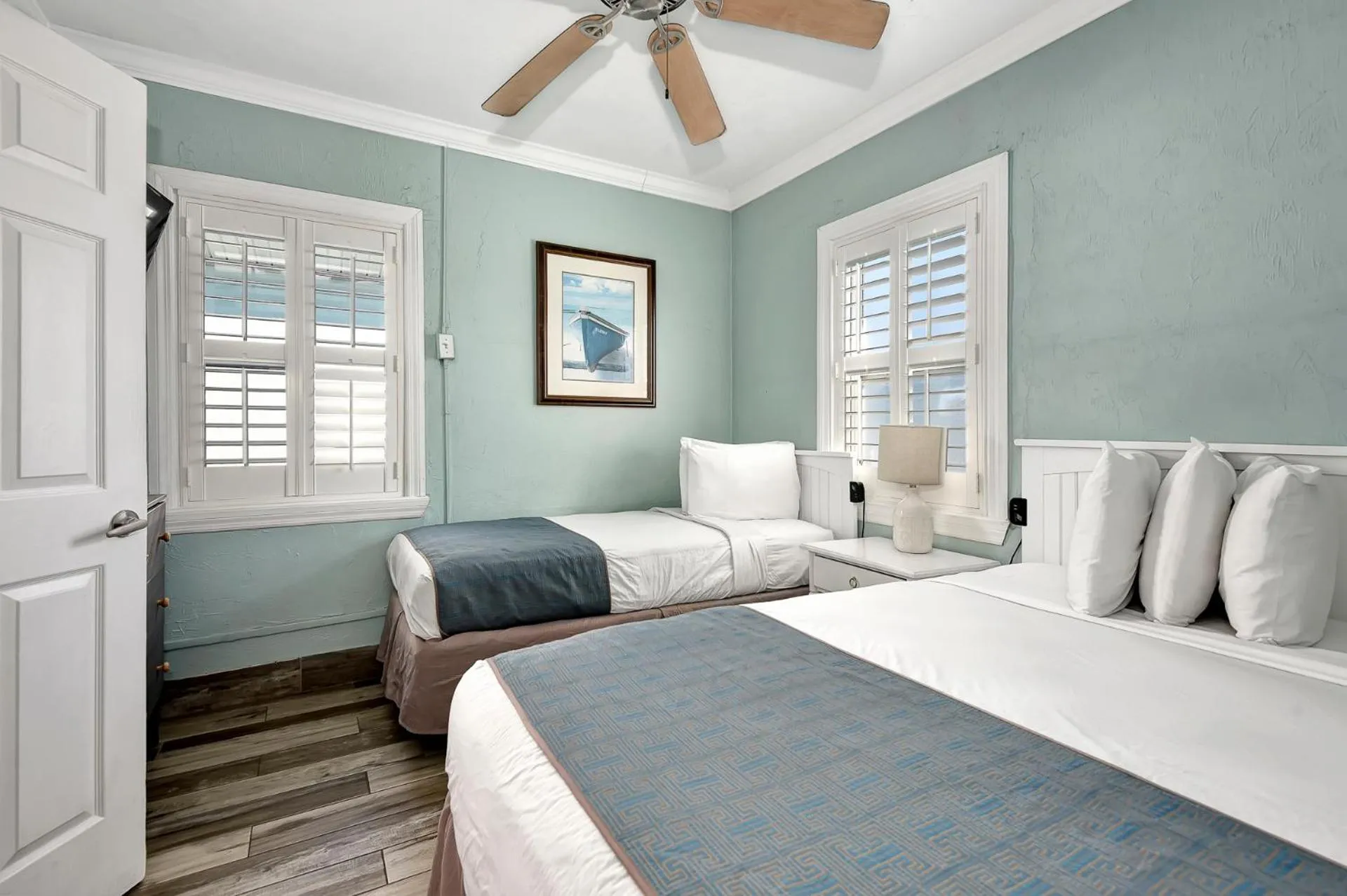 Bed in Shoreline Suites & Cabana Cottages – Beachfront