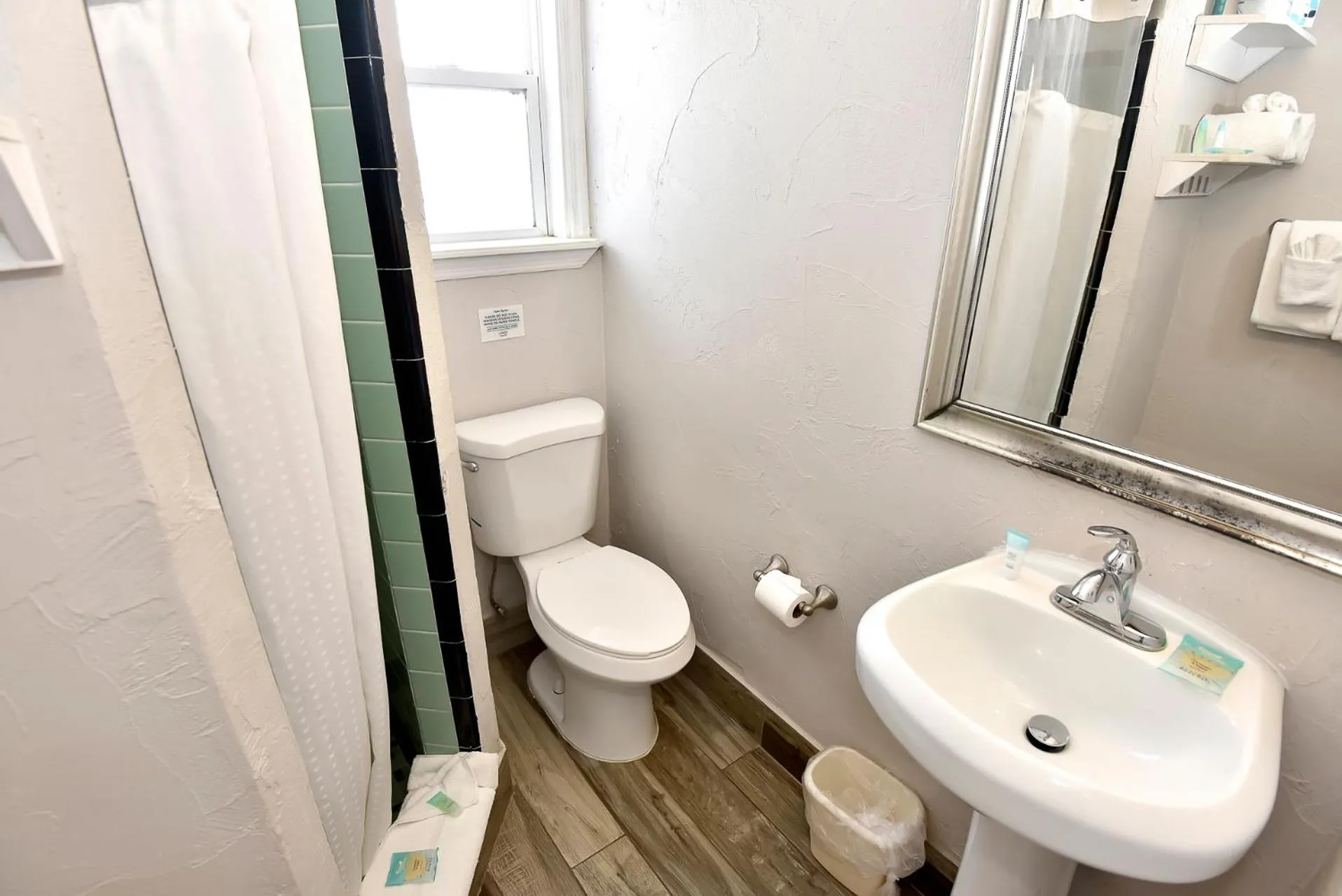 Shoreline Suites & Cabana Cottages – Beachfront