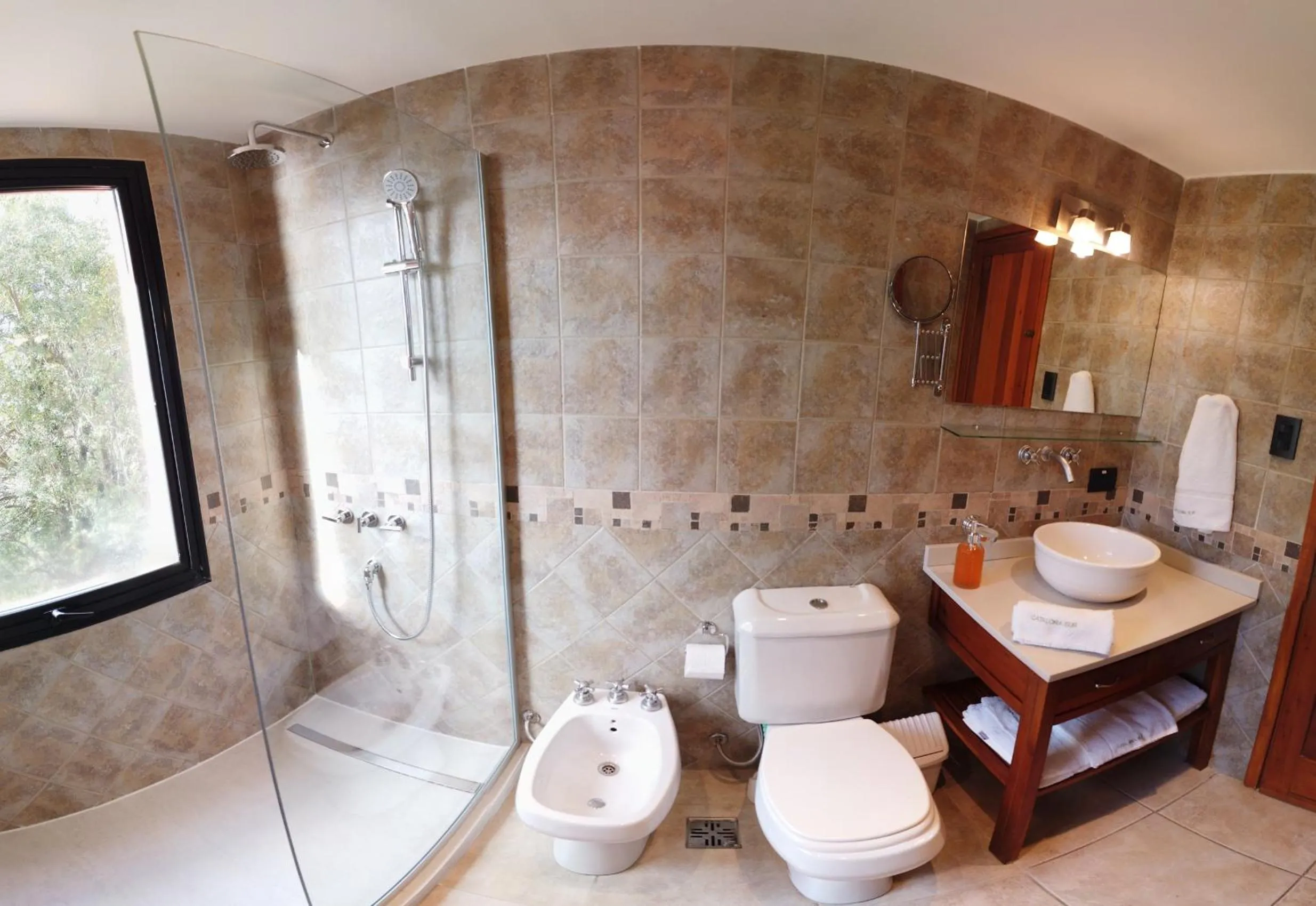 Shower in Catalonia Sur Aparts-Spa
