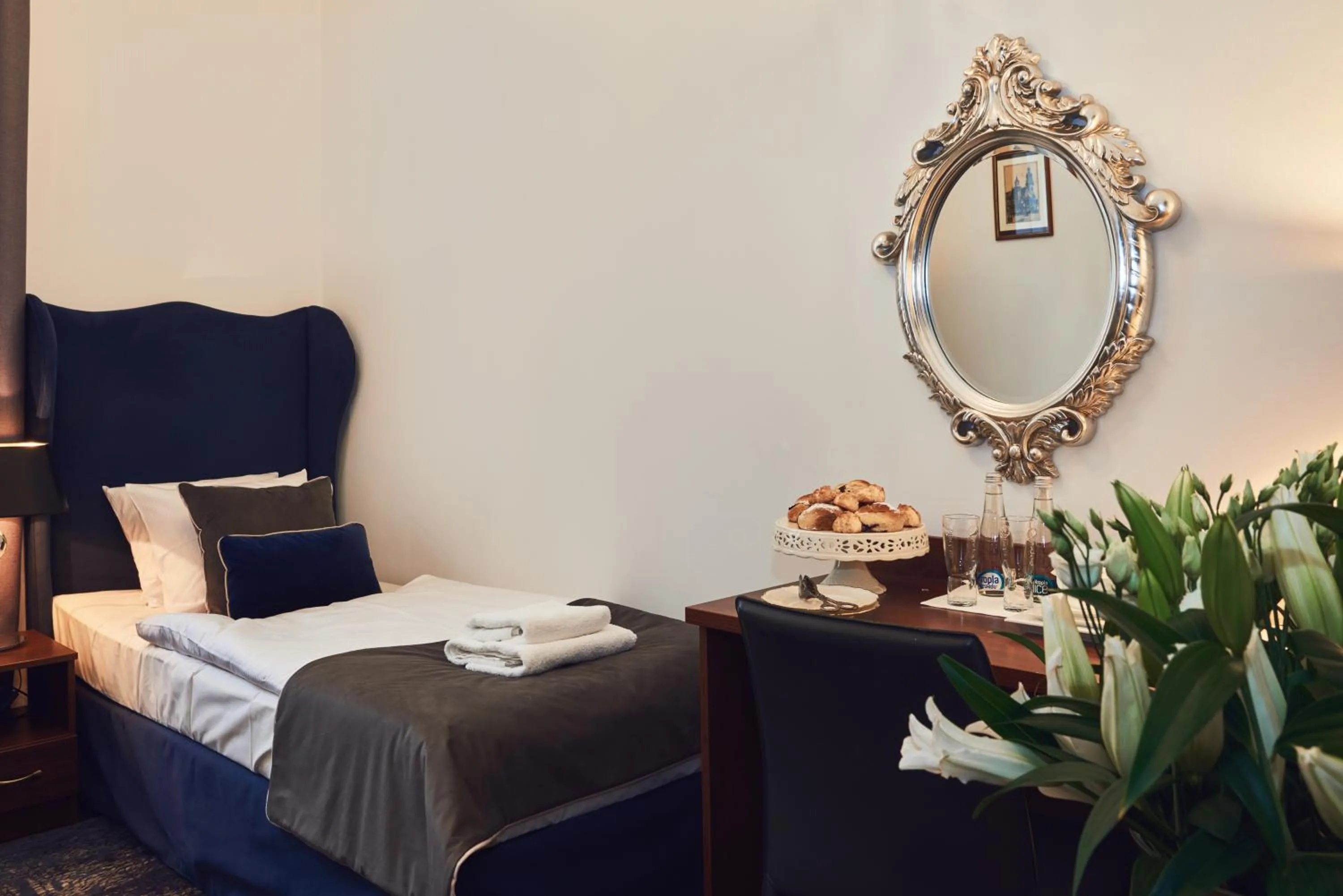 Photo of the whole room, Bed in Shalom Kazimierz