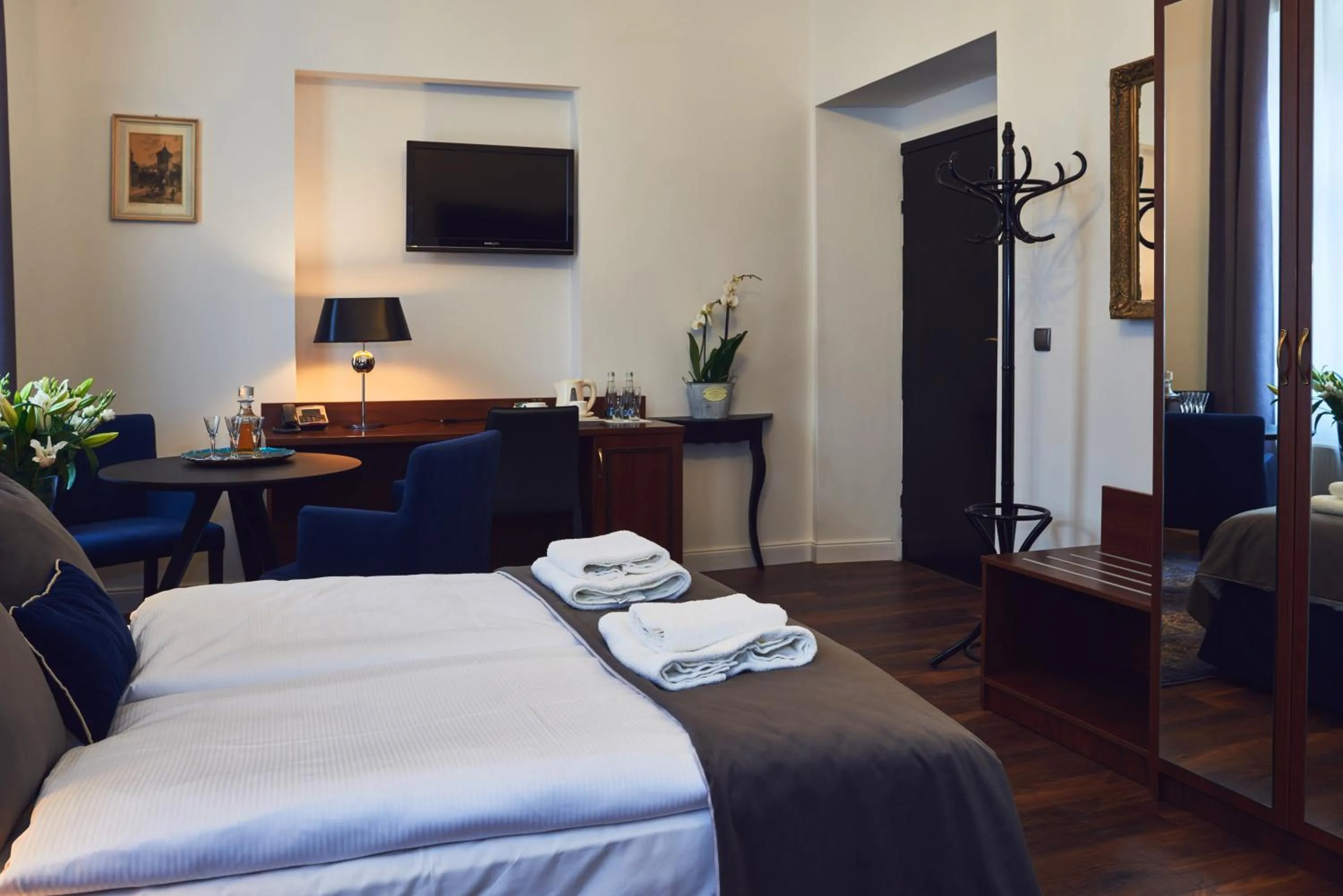 Photo of the whole room, Bed in Shalom Kazimierz