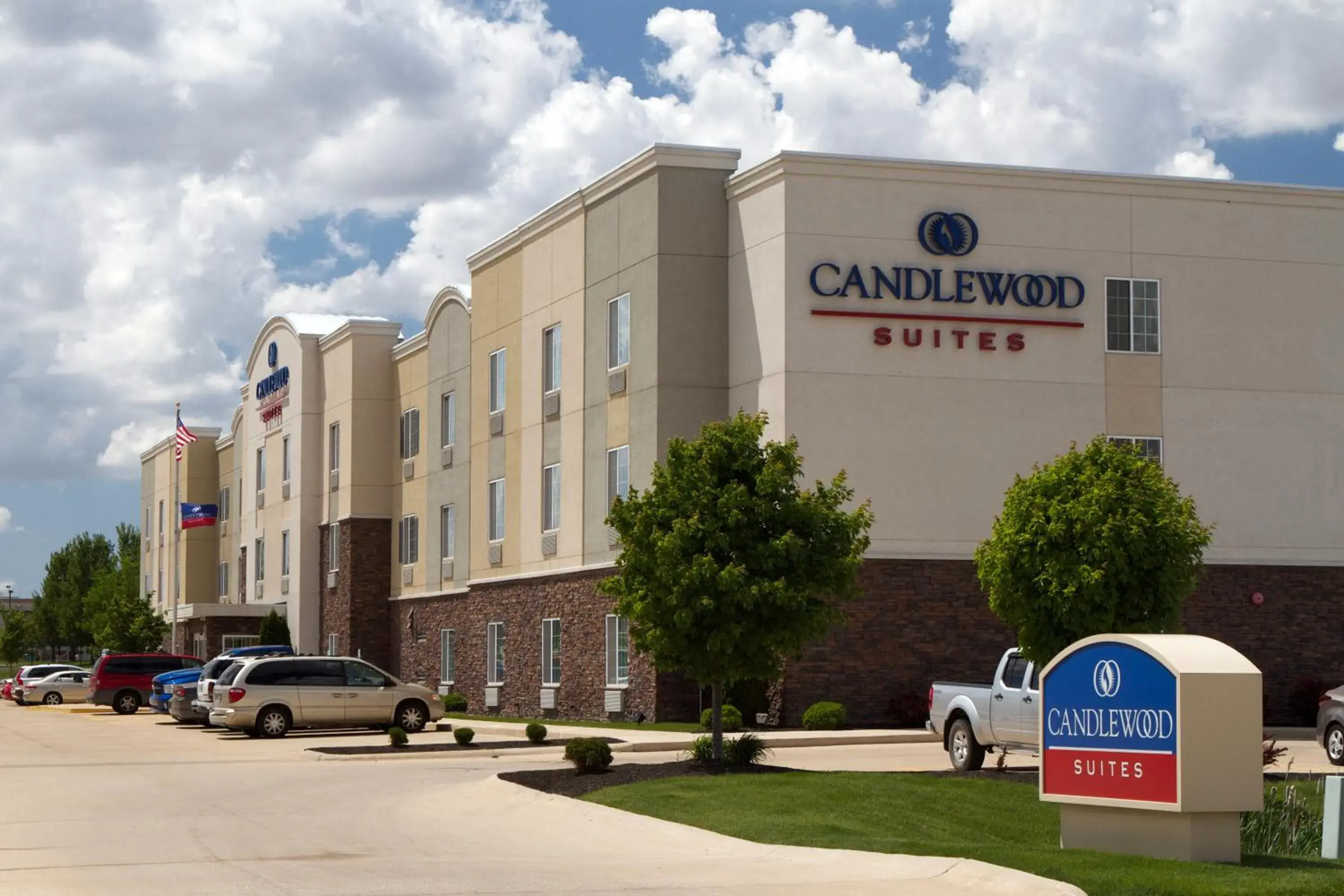 Property building in Candlewood Suites Champaign-Urbana University Area by IHG Property building in Candlewood Suites Champaign-Urbana University Area by IHG